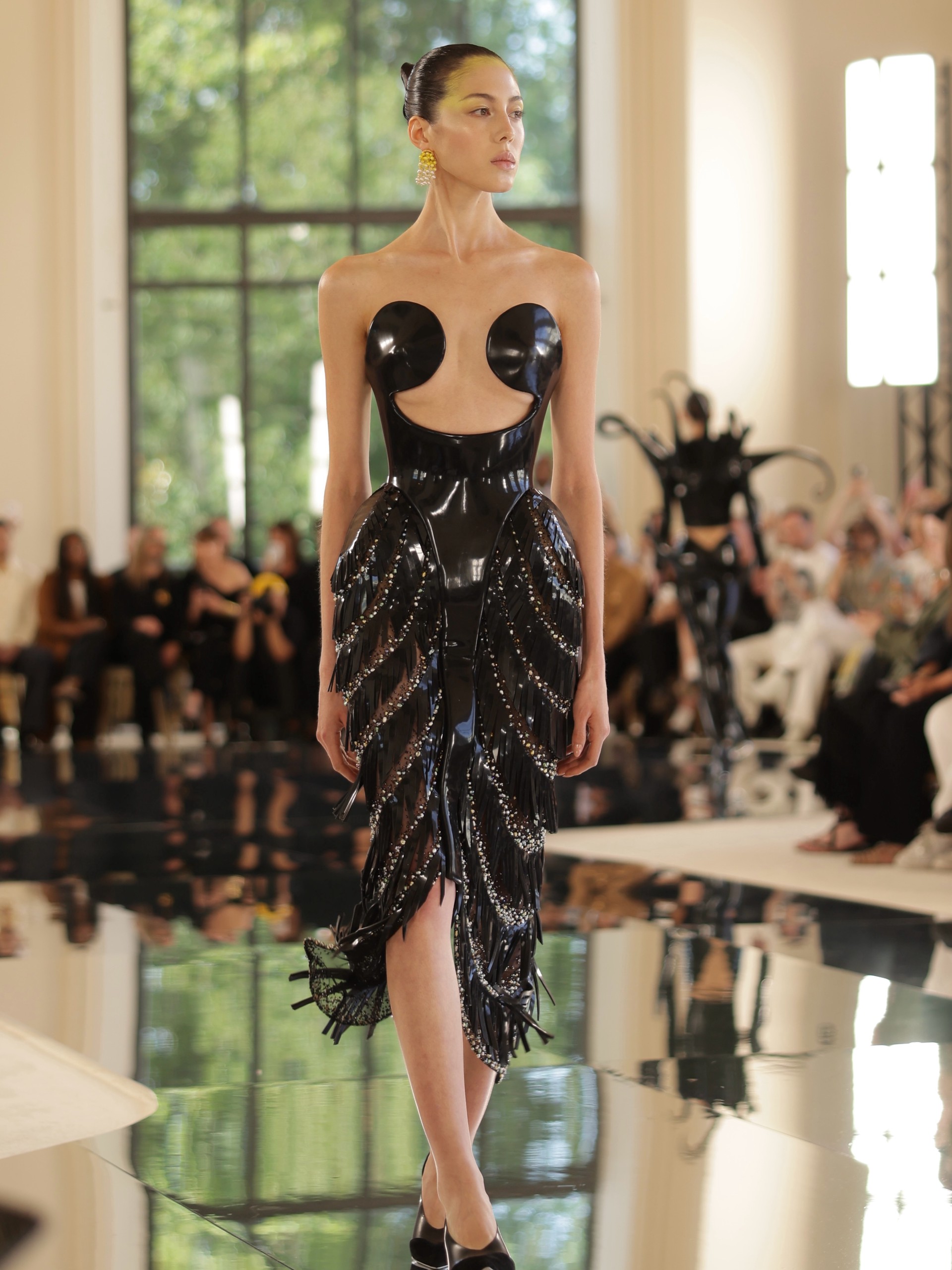 Hinh anh Tiếng gọi hư vô trên sàn diễn Schiaparelli Haute Couture Thu Đông 2026 3