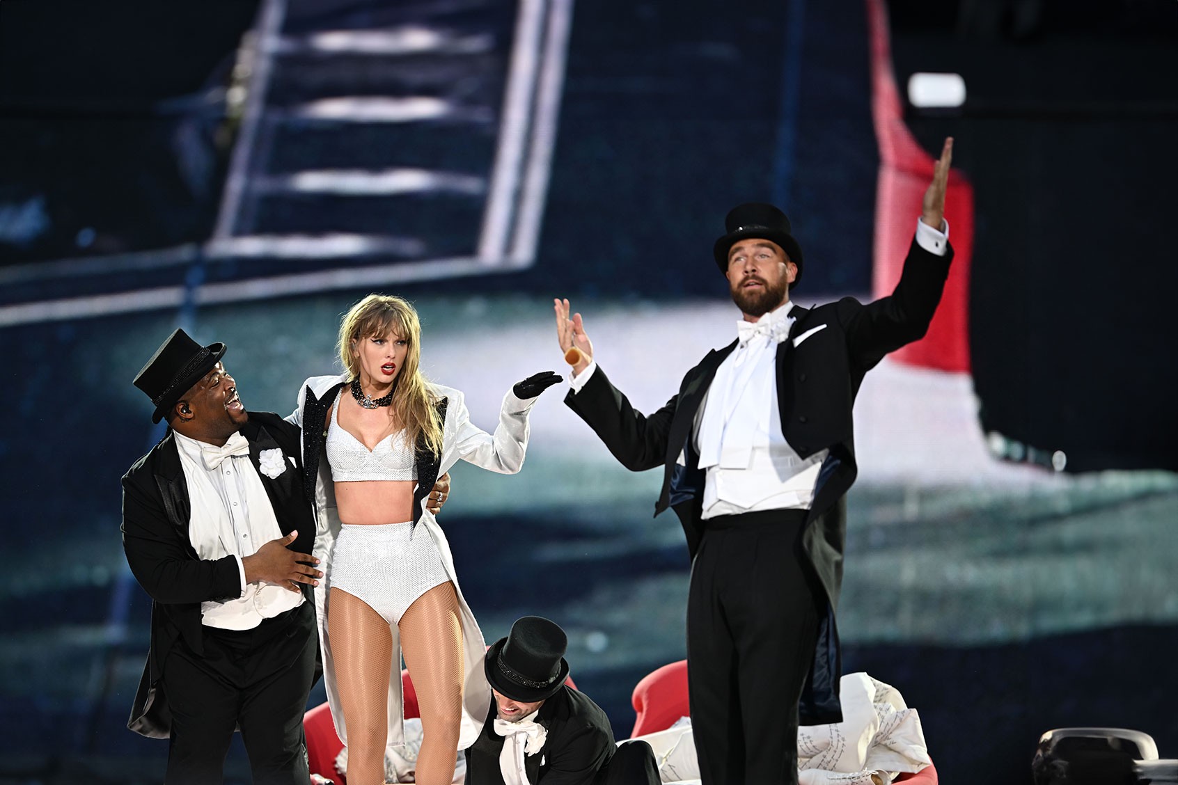 Hinh anh Chàng thơ Travis Kelce qua những bản tình ca của Taylor Swift 4