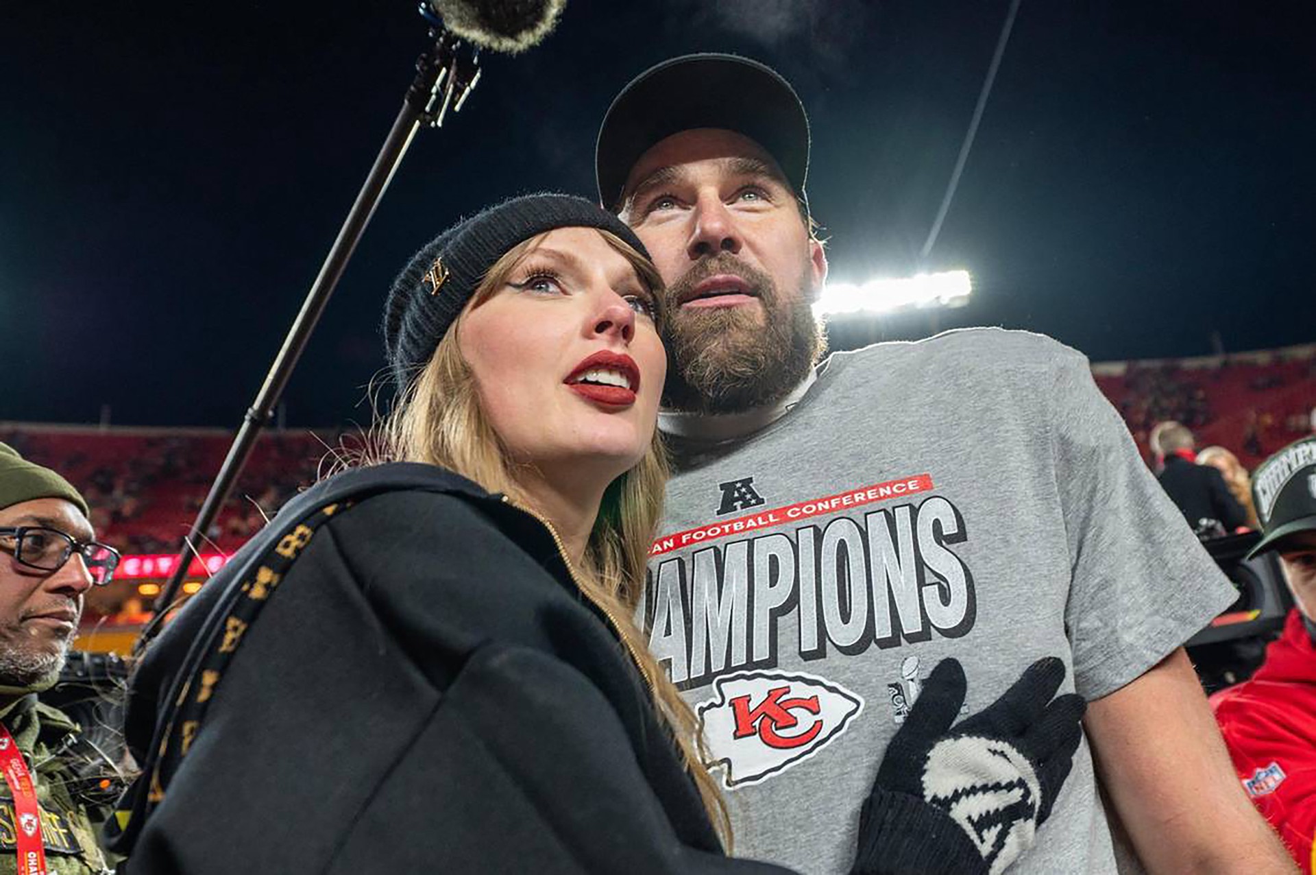 Hinh anh Chàng thơ Travis Kelce qua những bản tình ca của Taylor Swift 6