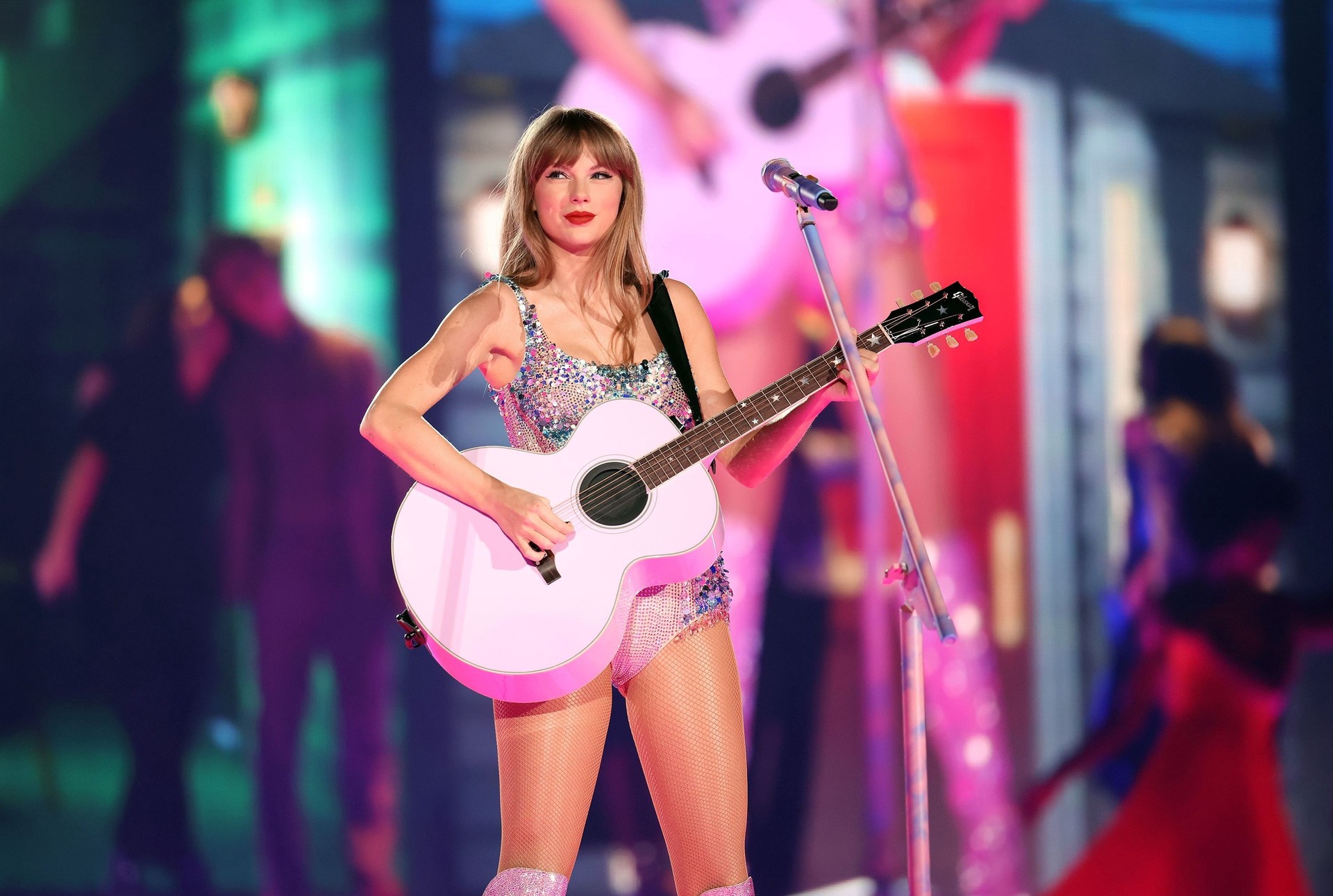 Hinh anh Chàng thơ Travis Kelce qua những bản tình ca của Taylor Swift 3