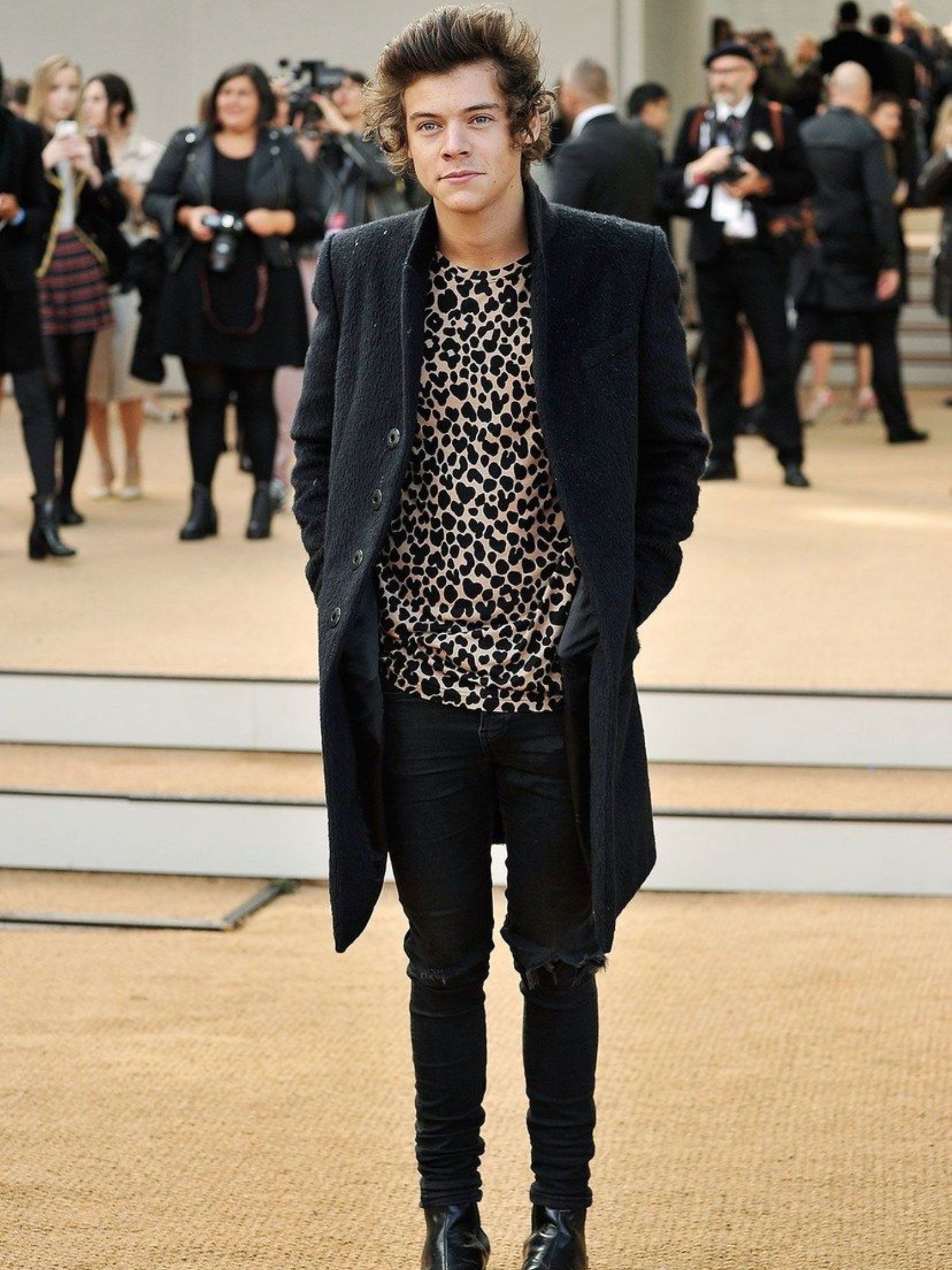 Hinh anh Harry Styles thay đổi phong cách ra sao sau “kỷ nguyên Gucci”? 19