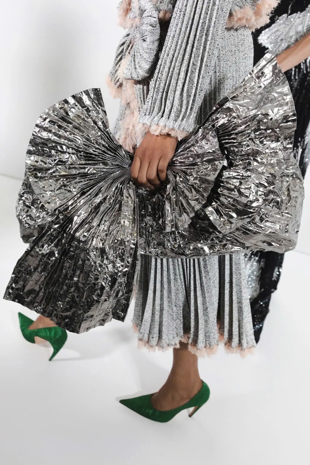 Hinh anh Dior Haute Couture FW26: Ngôn ngữ điêu khắc dưới bóng cây dương xỉ  28