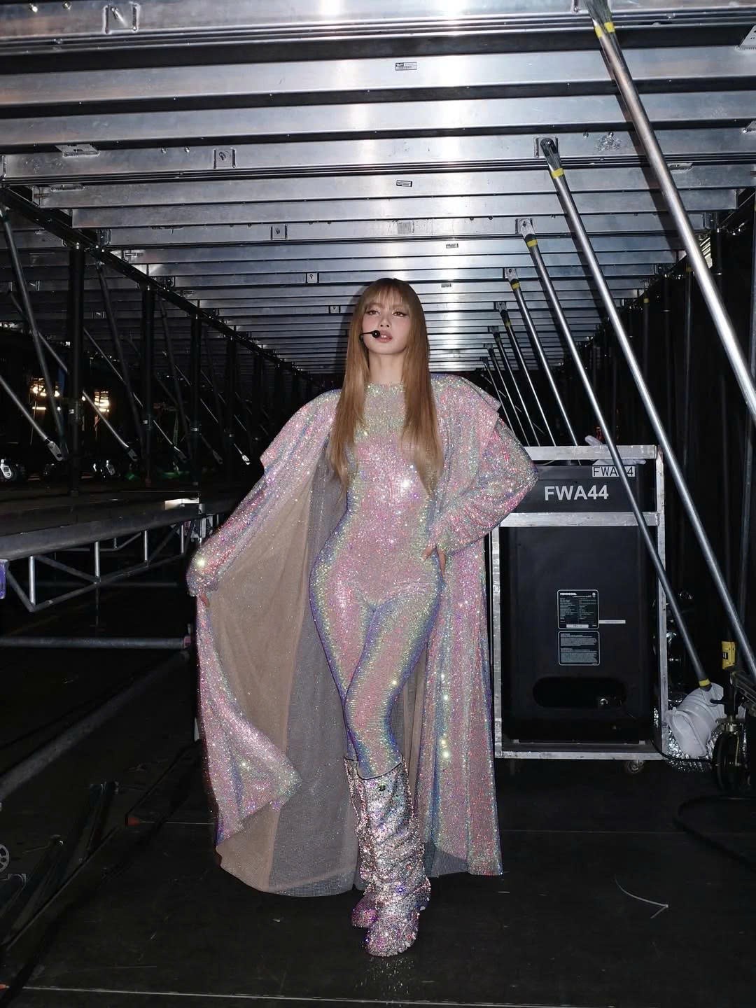 Hinh anh Khi sân khấu K-pop “hóa” sàn diễn runway 29