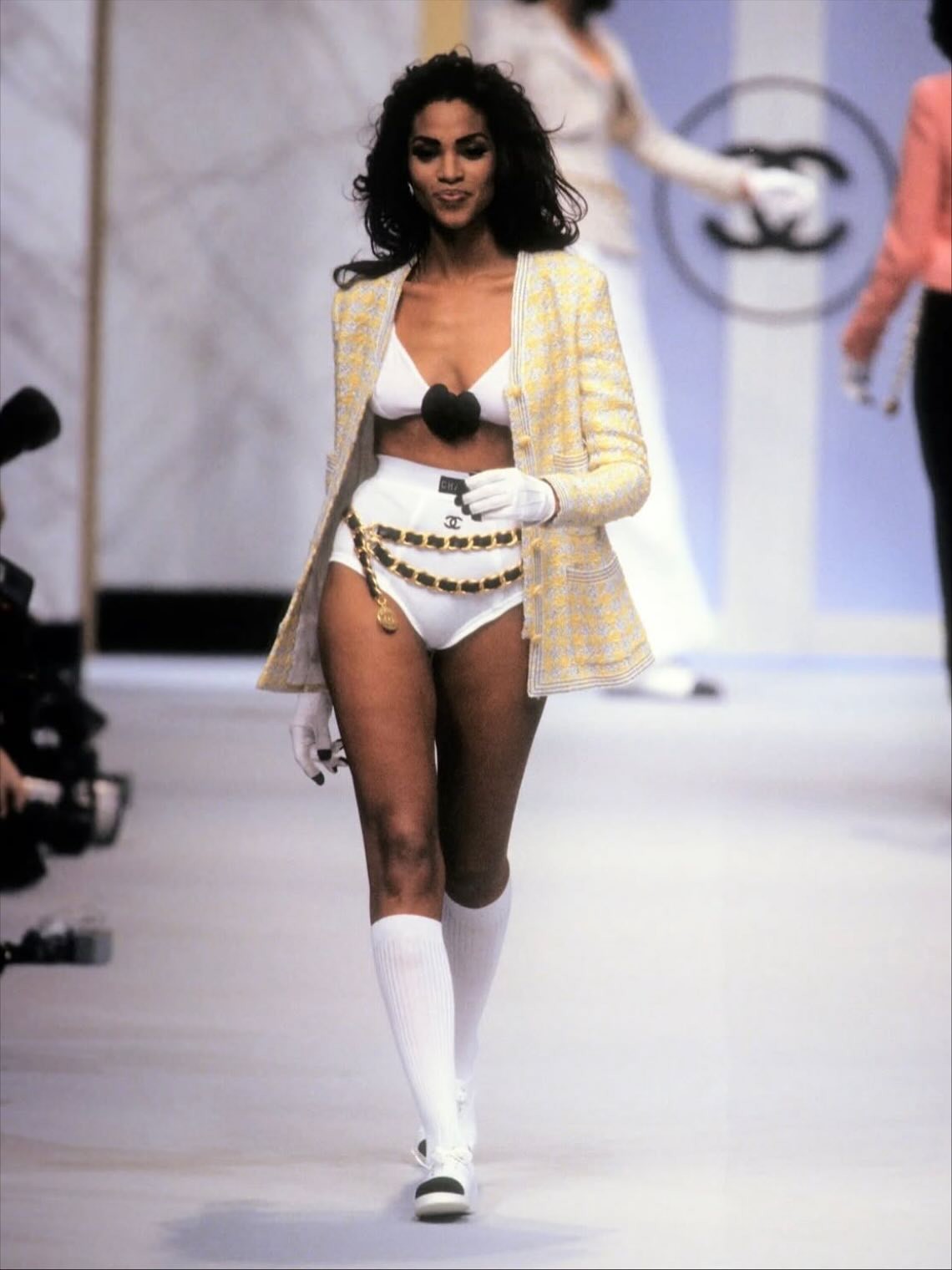 Hinh anh Khi sân khấu K-pop “hóa” sàn diễn runway 40
