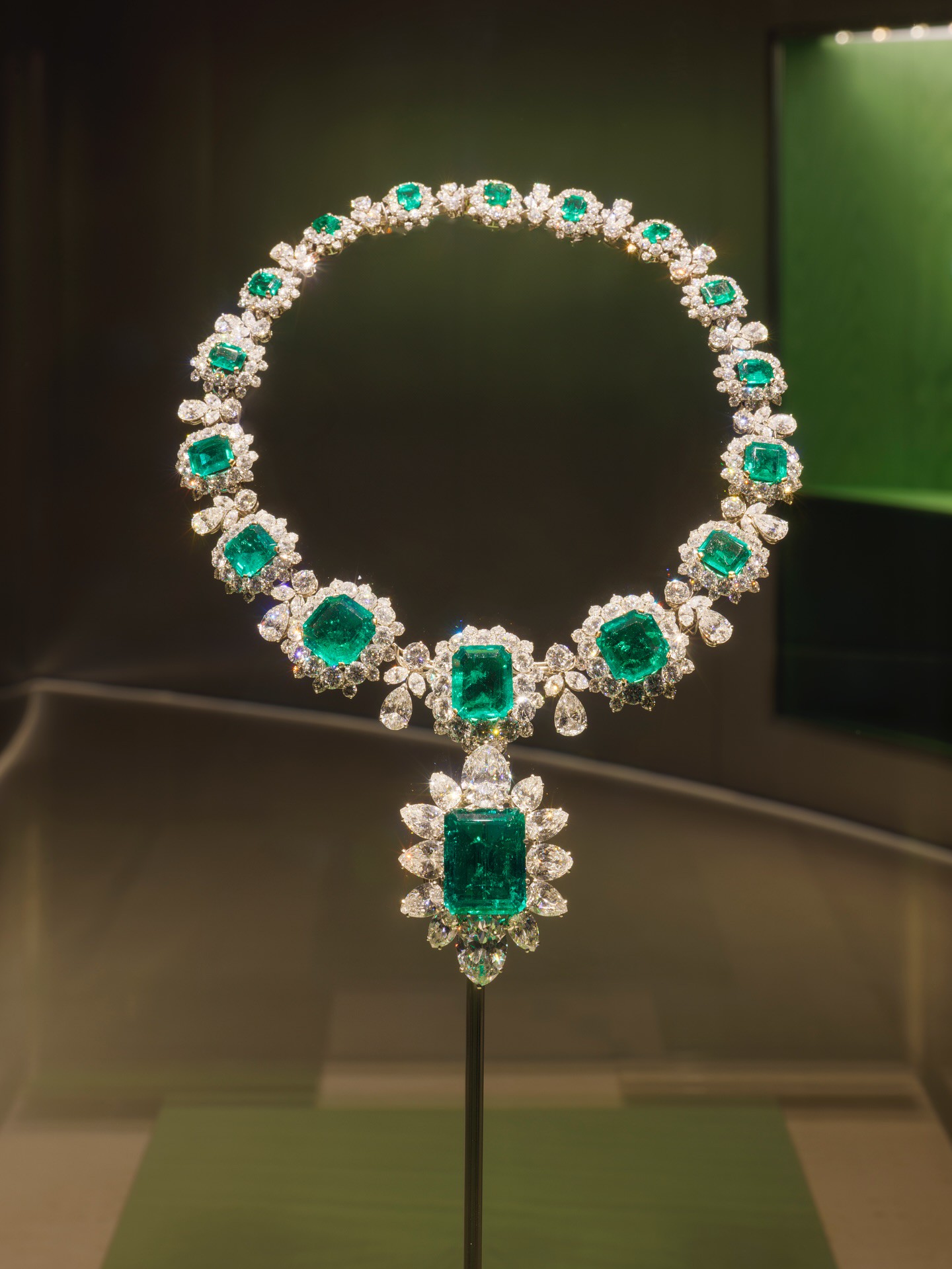 Hinh anh Bvlgari Kaleidos đưa thế giới sắc màu giao thoa Đông - Tây đến Thượng Hải 1