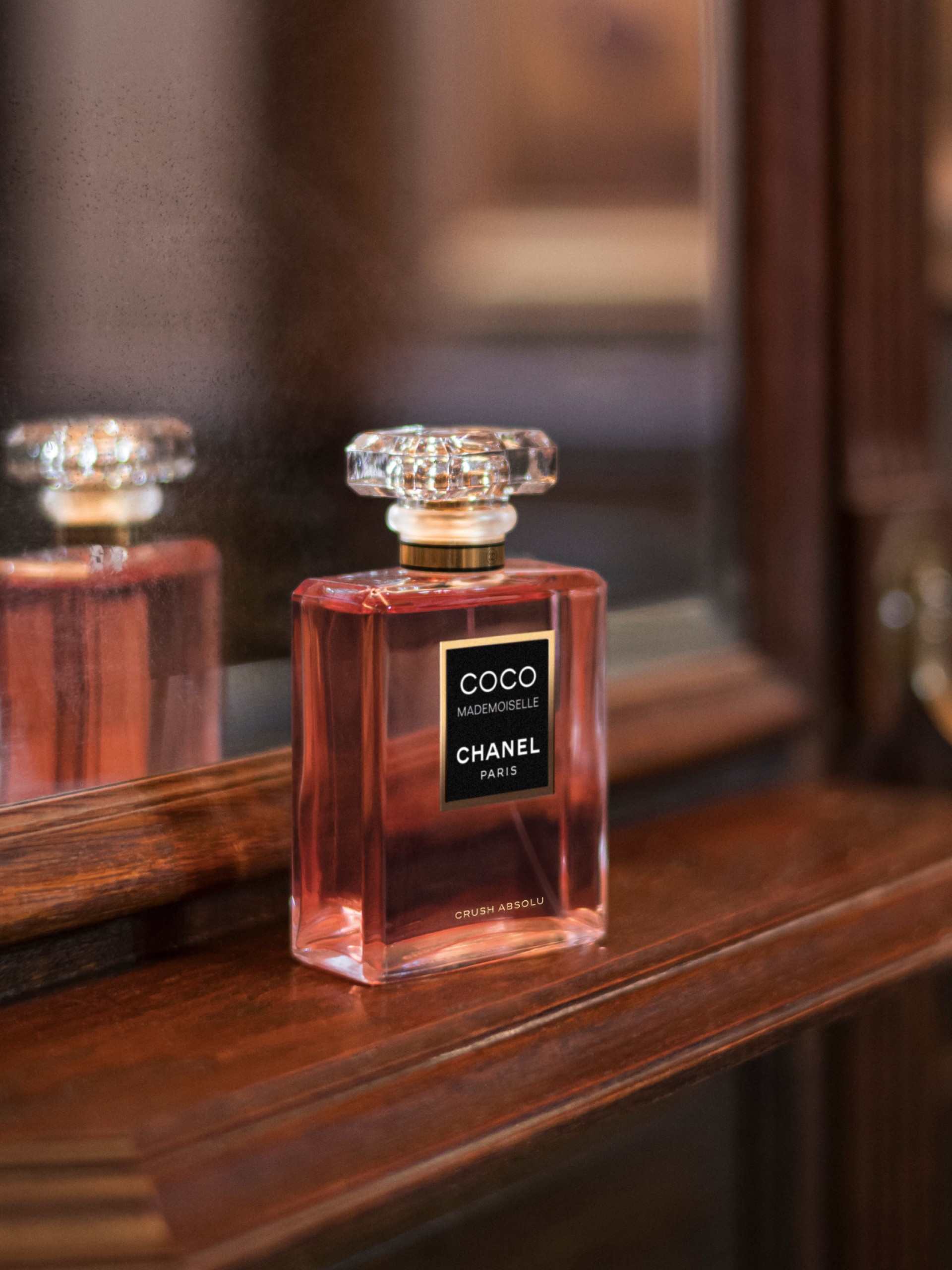 Hinh anh Gracie Abrams đánh thức màn đêm Paris cùng COCO MADEMOISELLE CRUSH ABSOLU 9