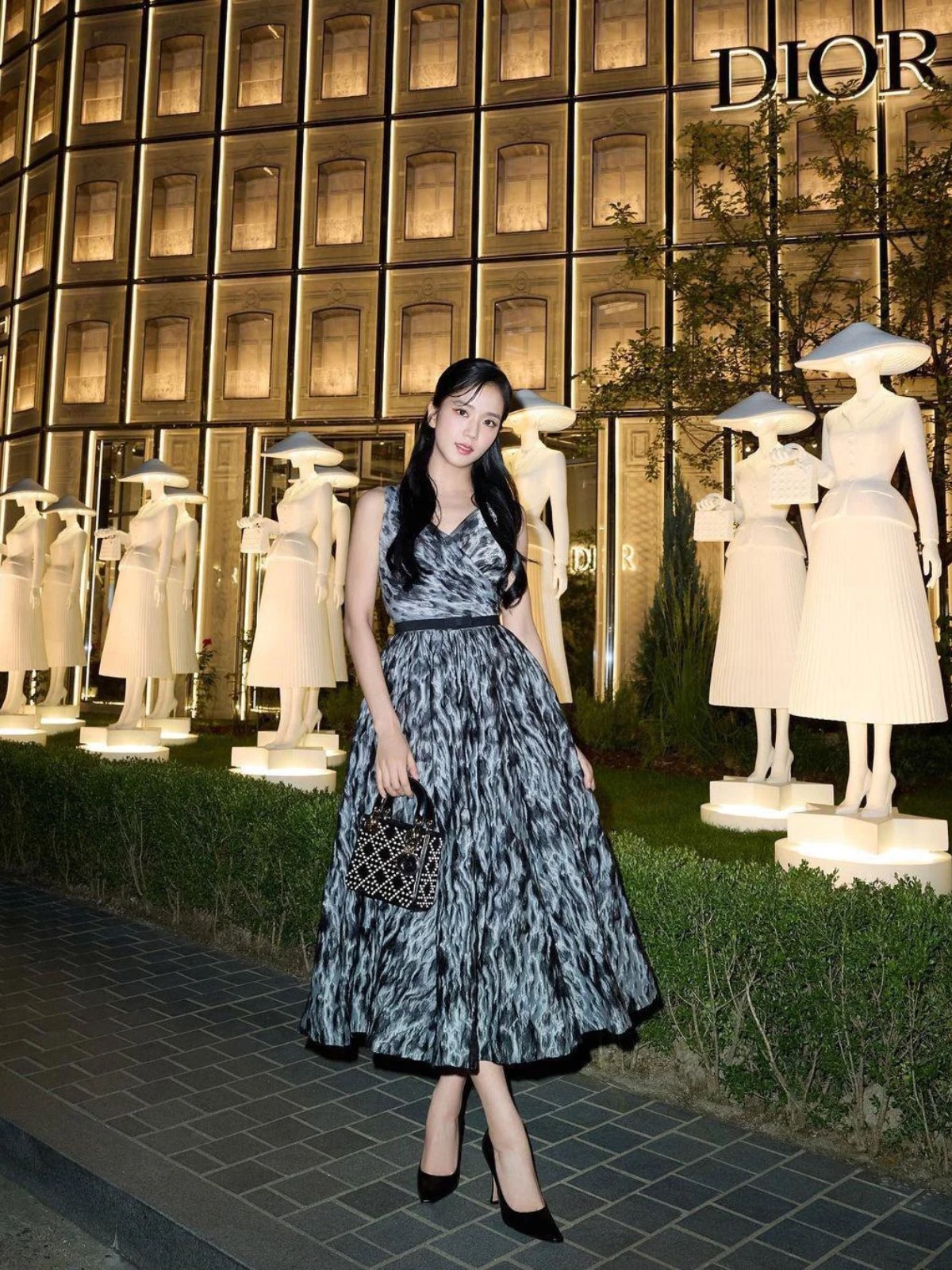 Hinh anh Chân dung người phụ nữ Dior qua các dáng túi biểu tượng 9