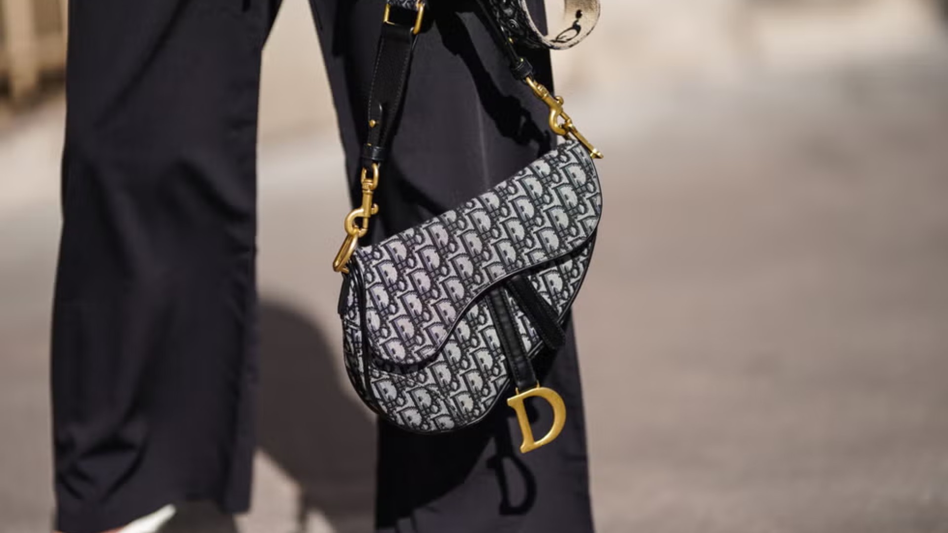 Hinh anh Chân dung người phụ nữ Dior qua các dáng túi biểu tượng 15
