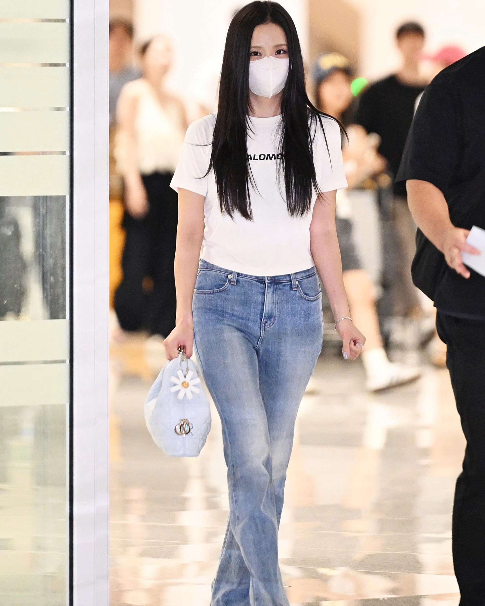 Hinh anh Chân dung người phụ nữ Dior qua các dáng túi biểu tượng 33