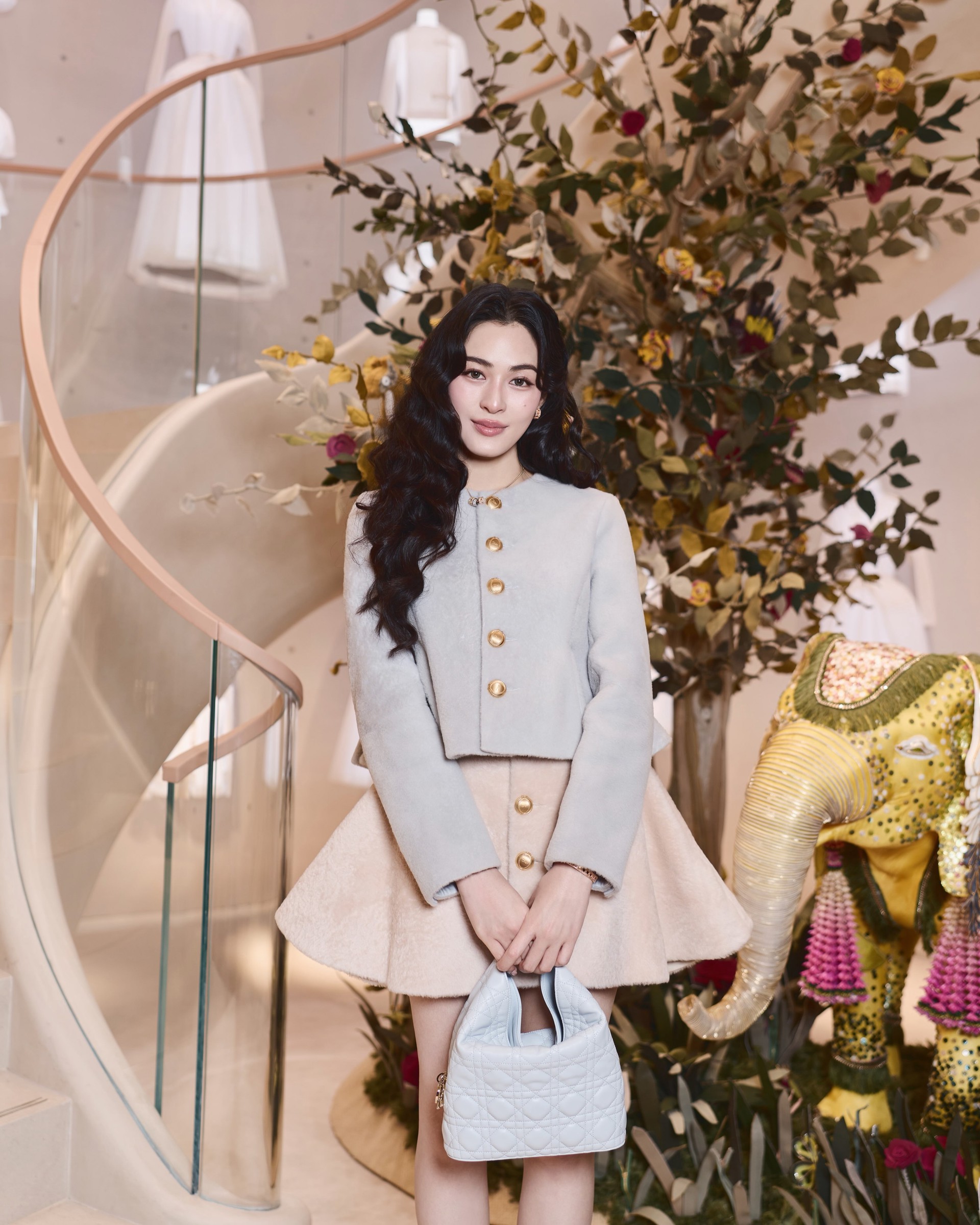 Hinh anh Chân dung người phụ nữ Dior qua các dáng túi biểu tượng 35