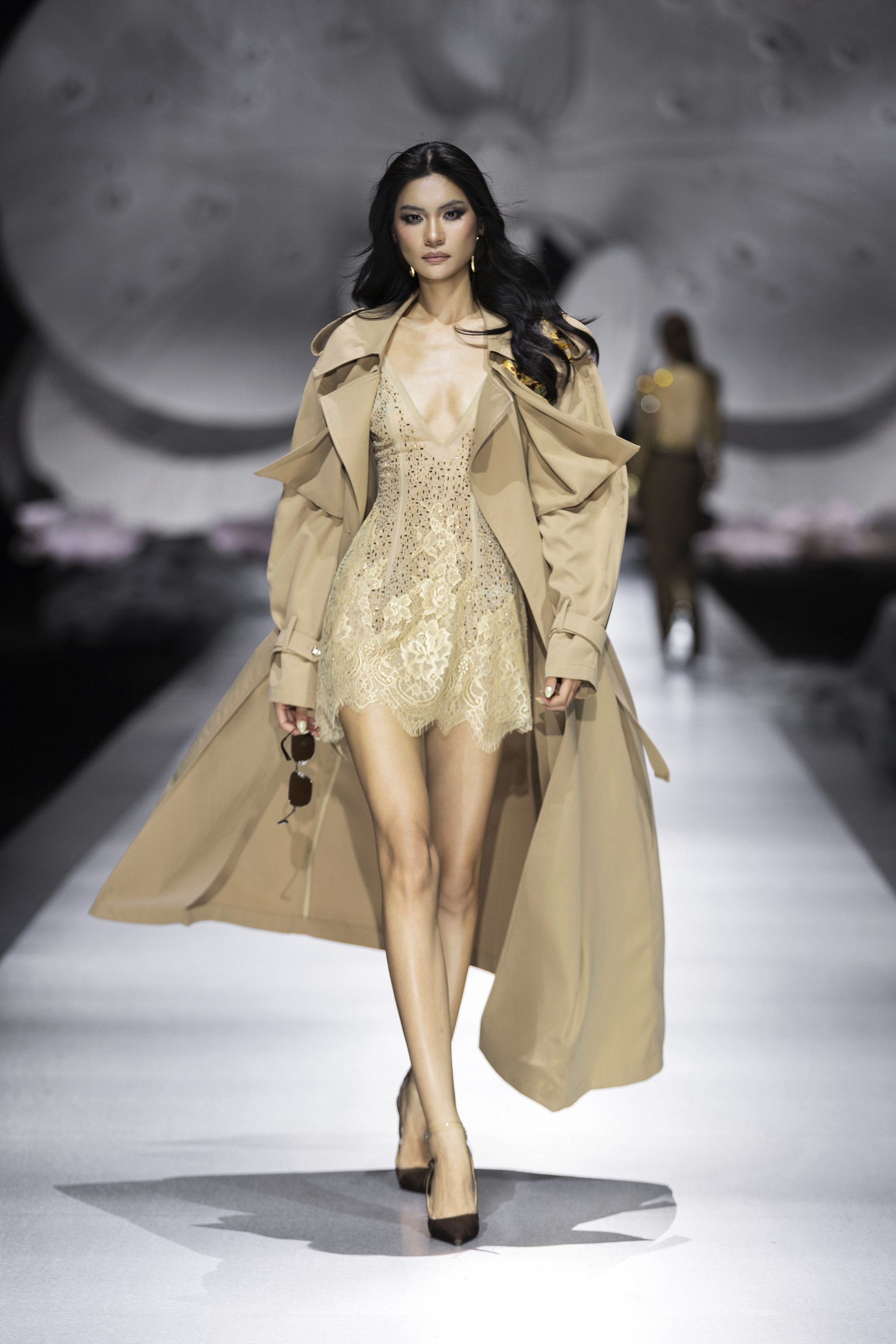 Hinh anh Giải mã ngôn ngữ couture của Chung Thanh Phong trong BST CTP No.3 4