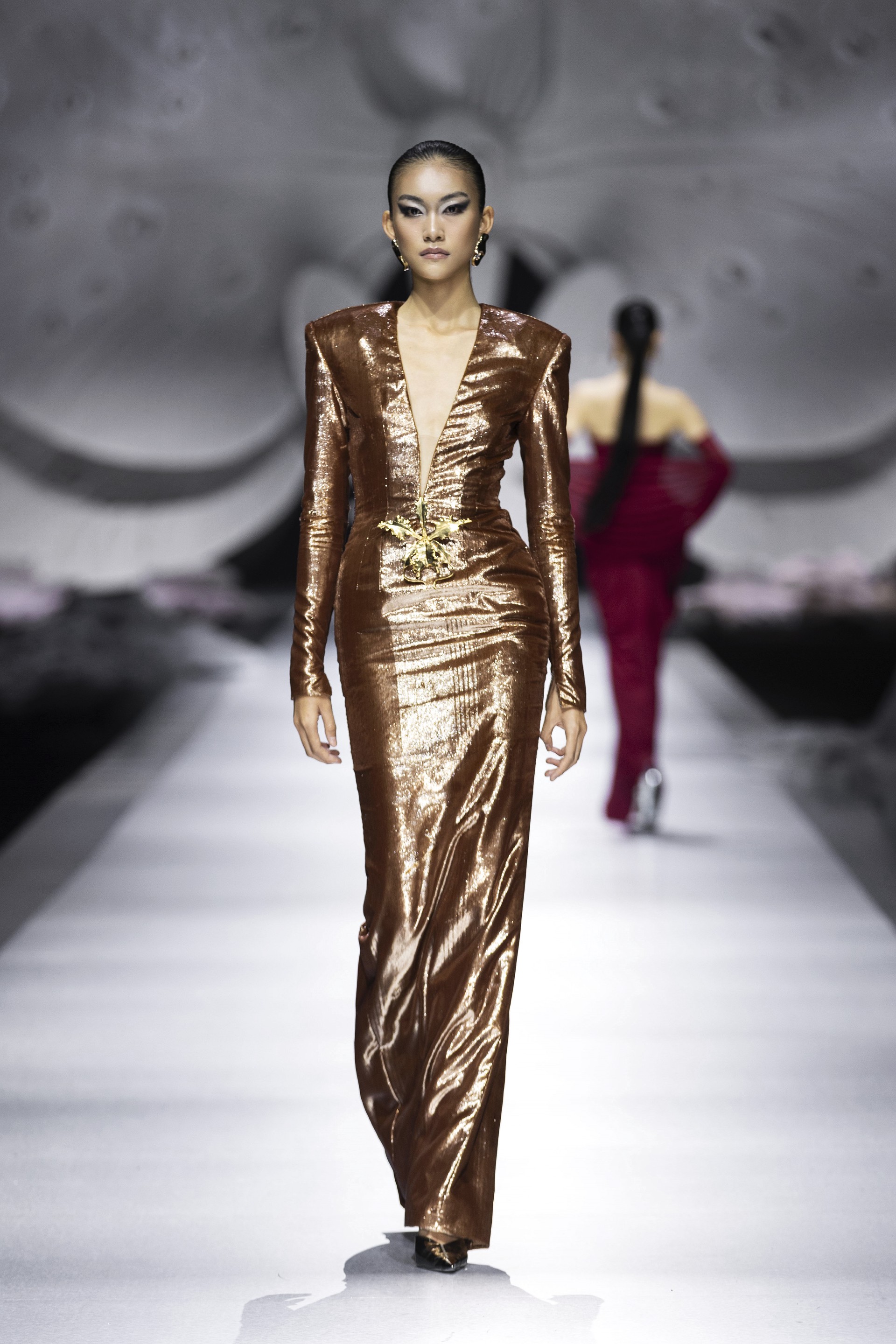 Hinh anh Giải mã ngôn ngữ couture của Chung Thanh Phong trong BST CTP No.3 9