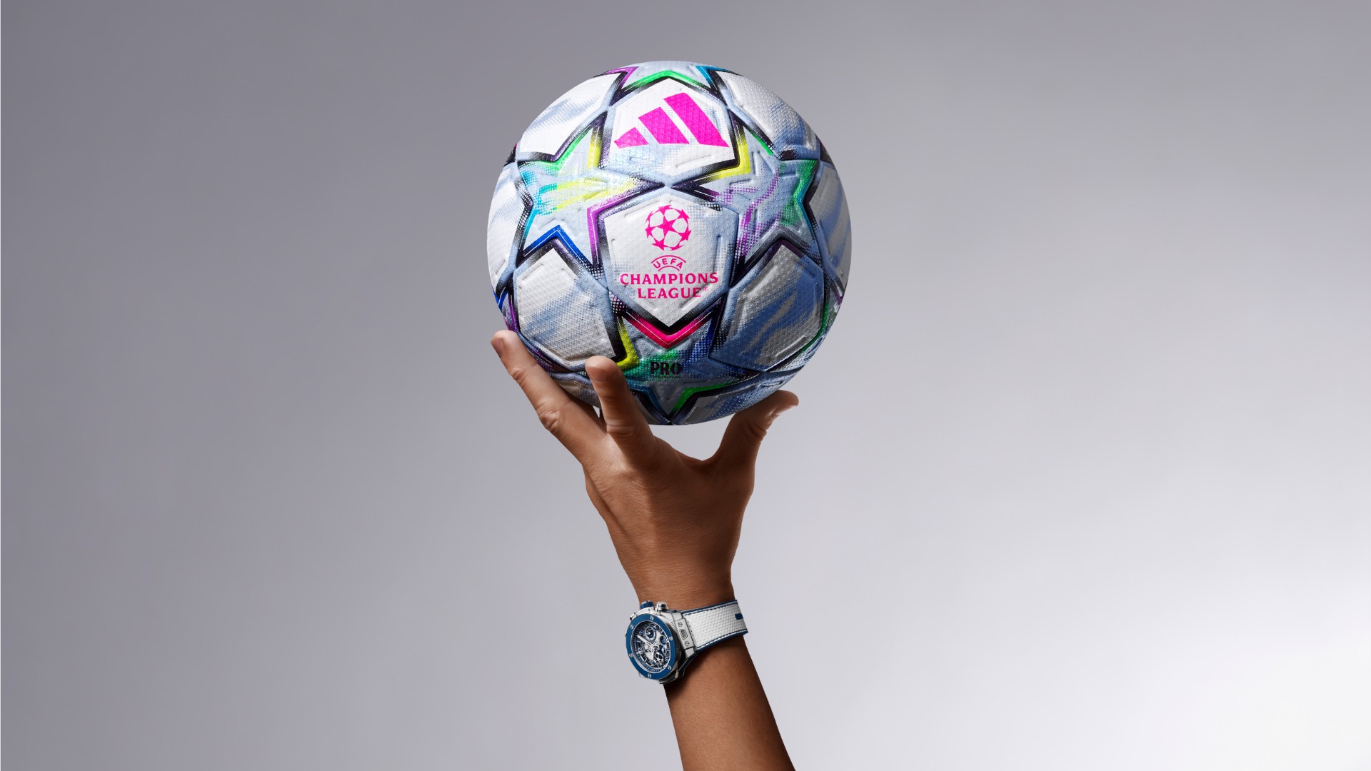 Hublot hòa nhịp sân cỏ UEFA Champions League với Big Bang Reloaded
