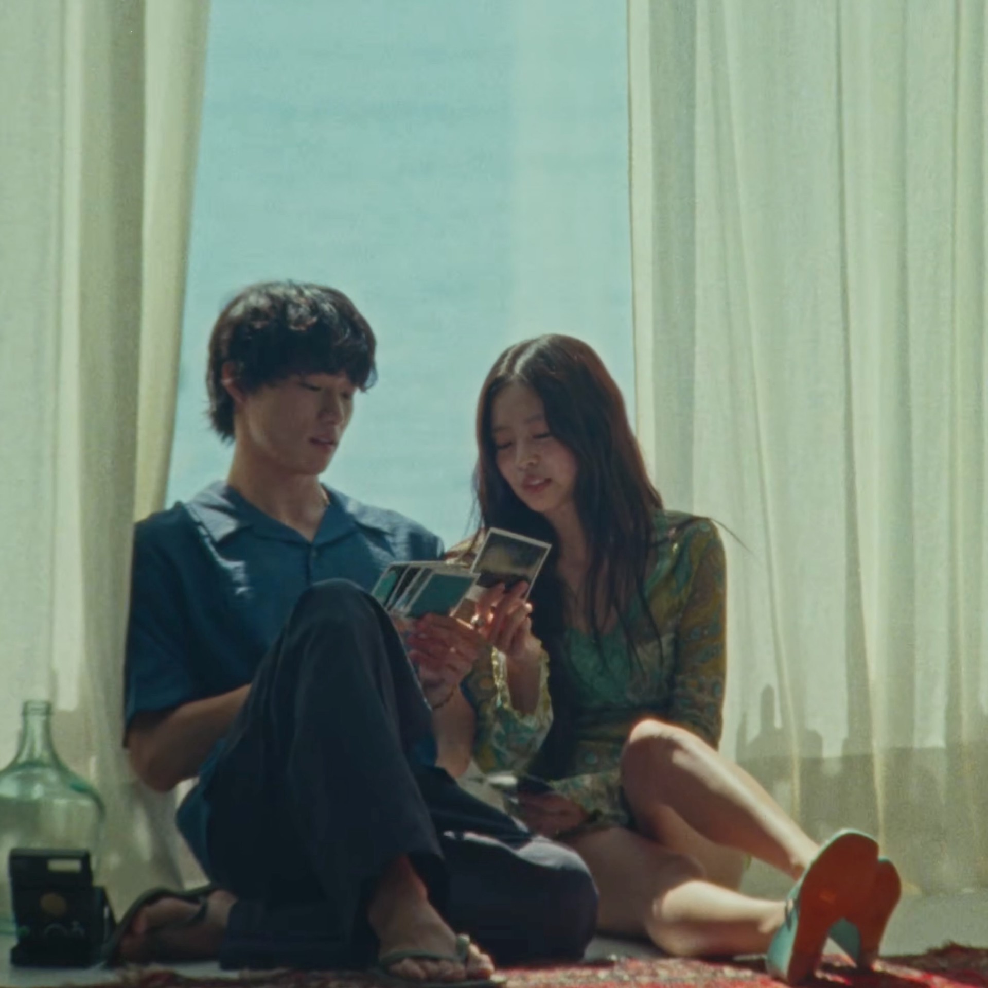 Hinh anh Bản phối mùa hè mộng mơ của Jennie trong bản tình ca Less than a Lover 3