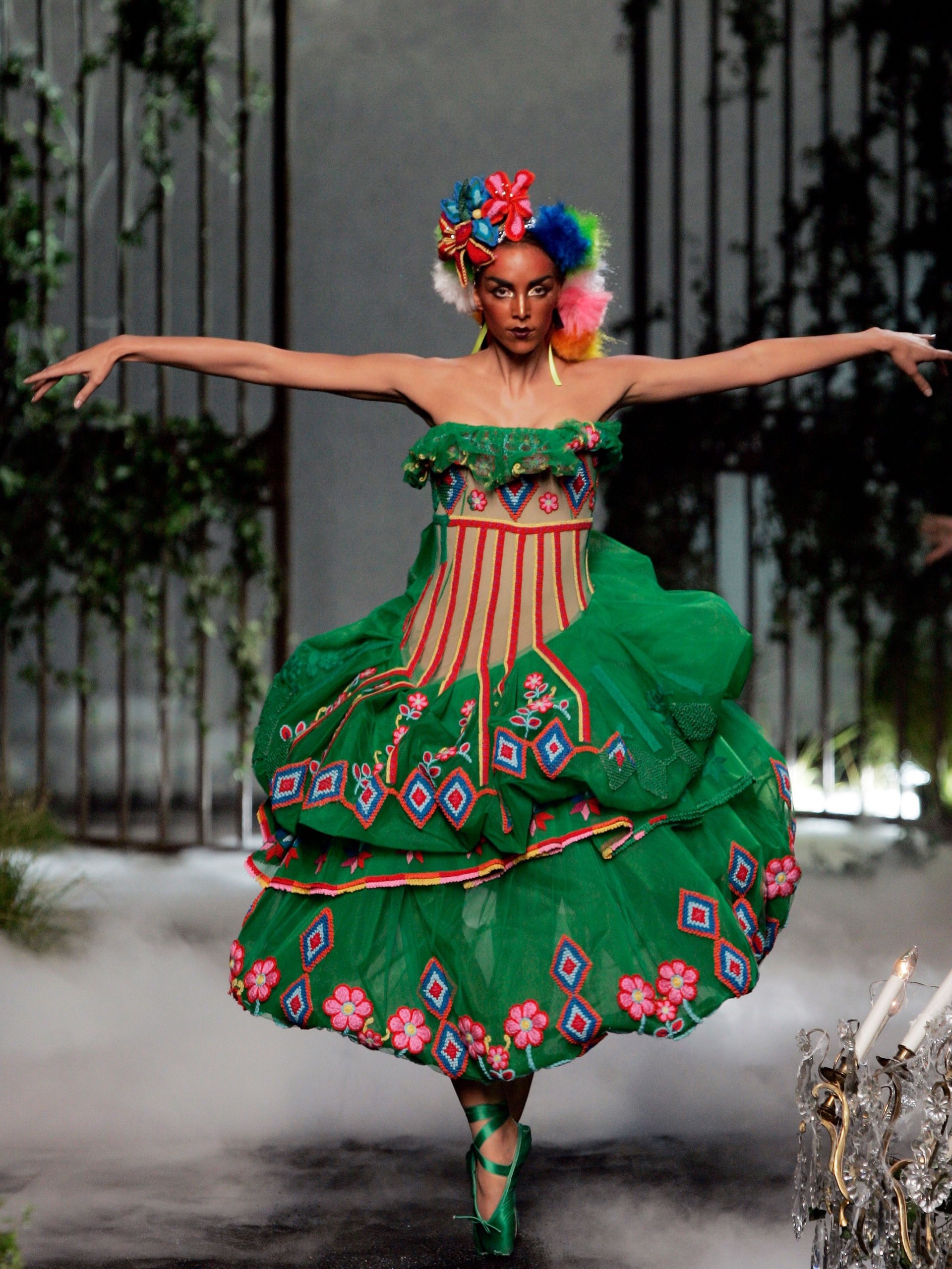 Hinh anh Triển lãm John Galliano tại The Met chính thức bị hủy bỏ 7