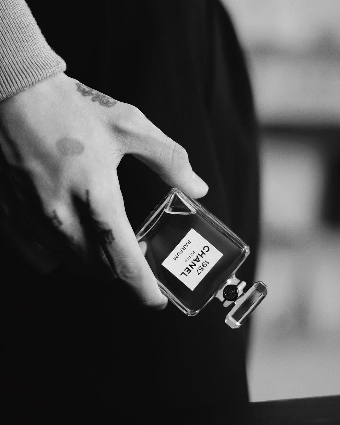 Hinh anh Jungkook trong những tầng hương ký ức của CHANEL 1957 3