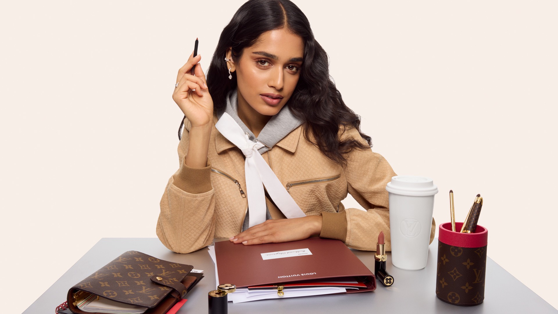 Hinh anh Louis Vuitton ra mắt chiến dịch LV Crayon cùng Dame Pat McGrath 5