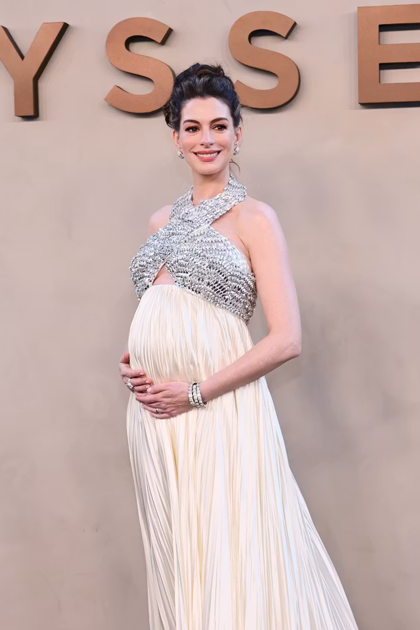 Hinh anh Một mùa hè high fashion của “mẹ bầu” Anne Hathaway 12
