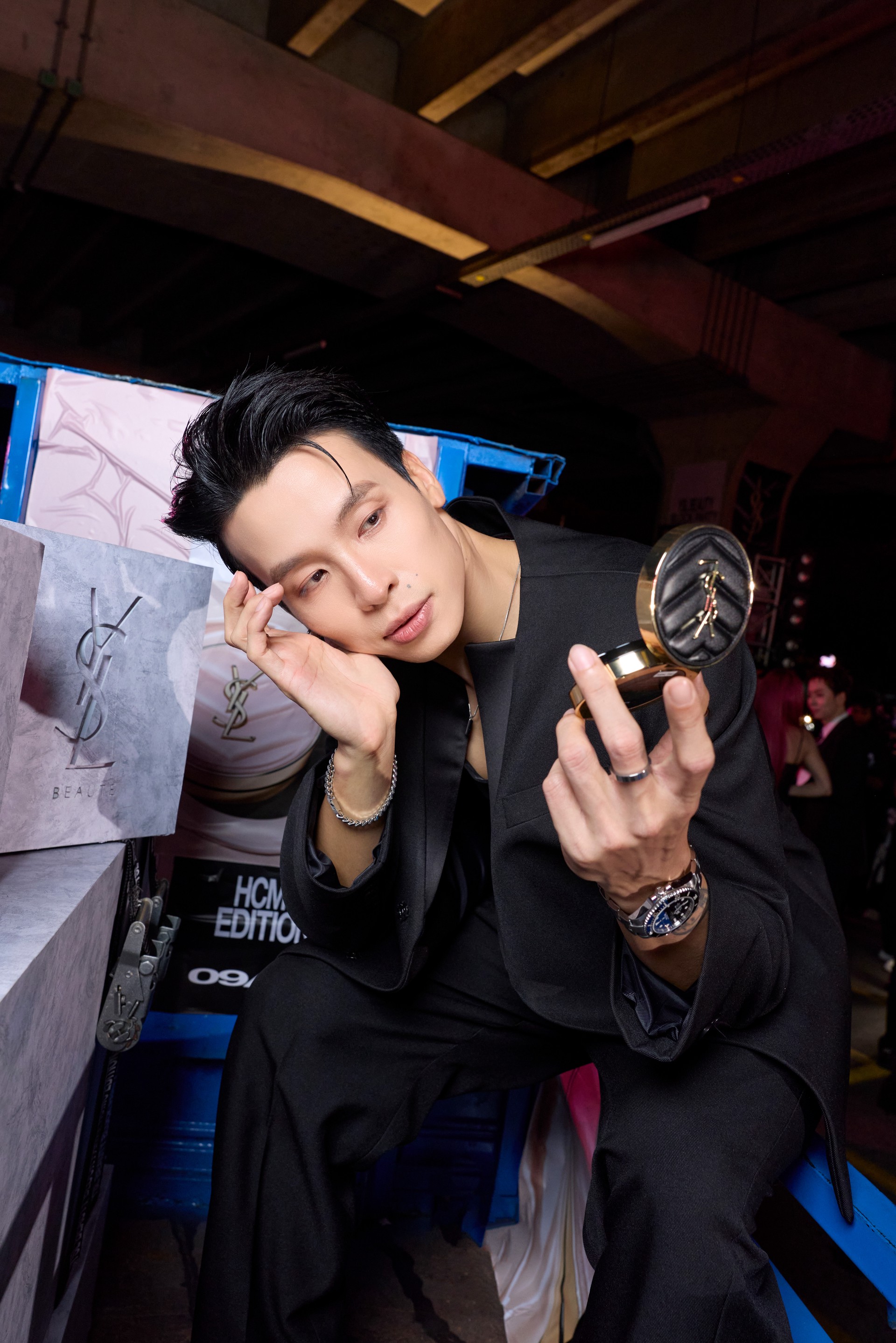 Hinh anh Sàn tiệc YSL Beauty Block Party khuấy động tuyến metro TP.HCM 6