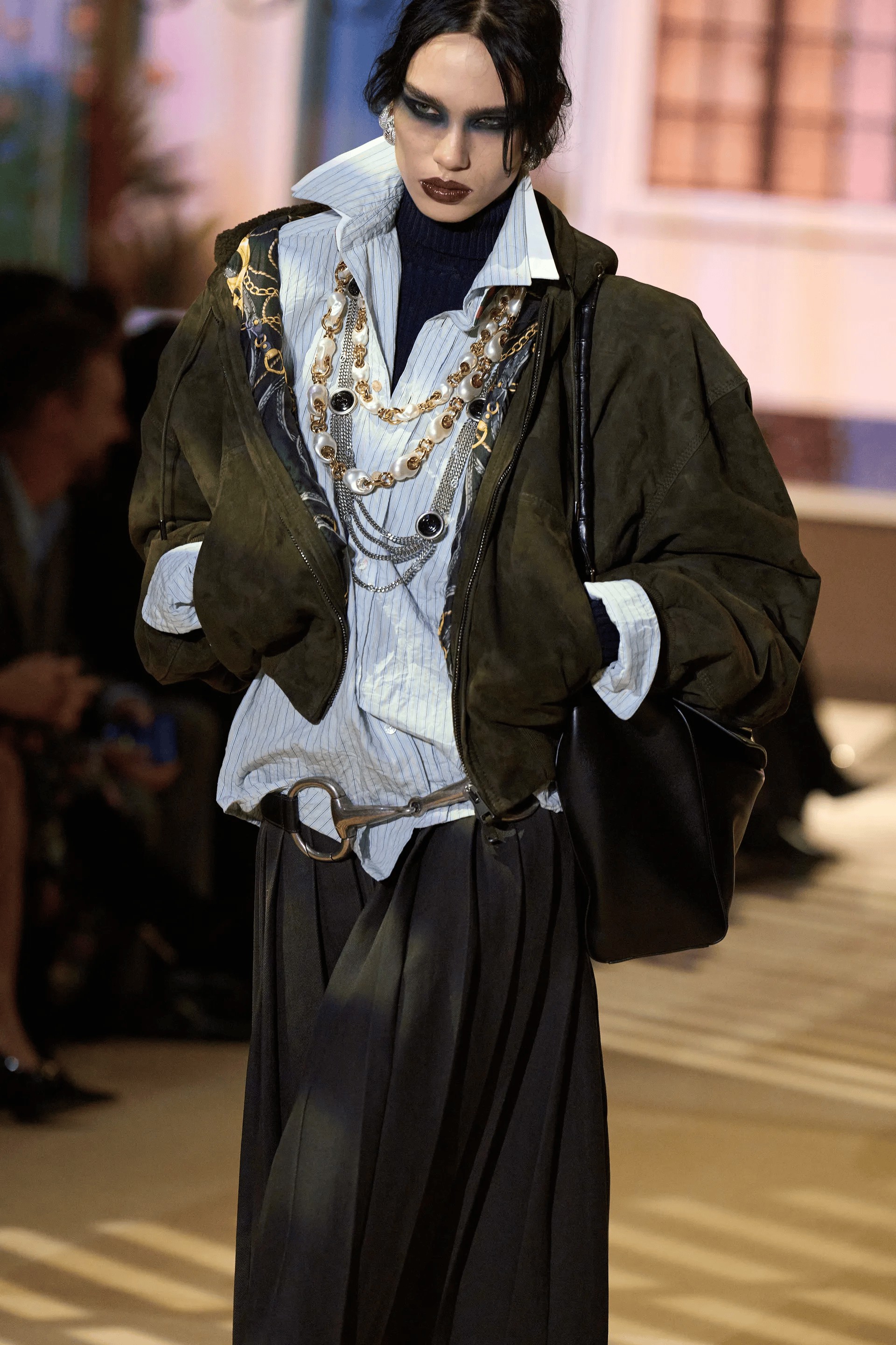 Hinh anh Bức tranh phụ Kiện Milan Fashion Week SS27: Đại tiệc của màu sắc, hào nhoáng và sự bất tuân 4