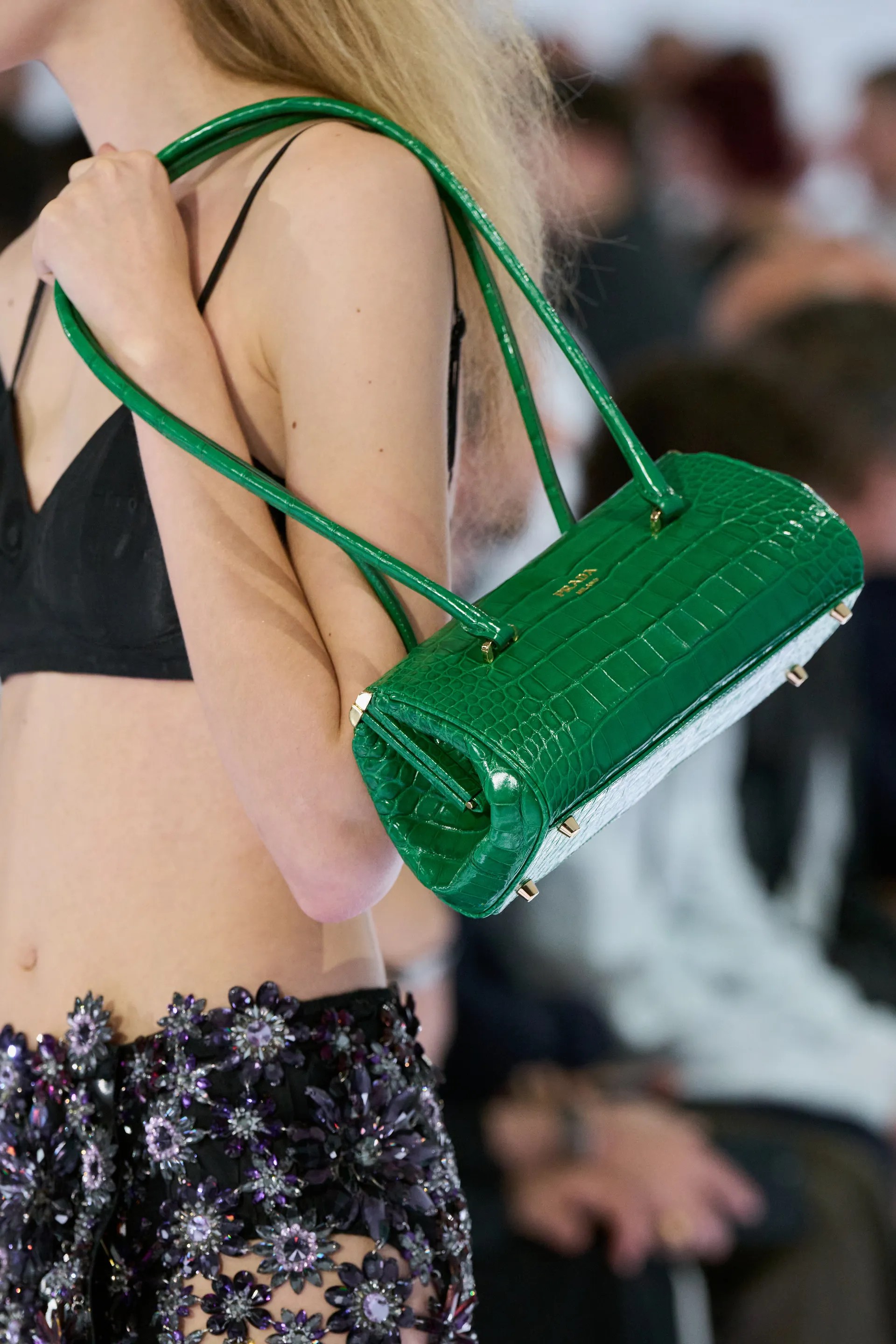 Hinh anh Bức tranh phụ Kiện Milan Fashion Week SS27: Đại tiệc của màu sắc, hào nhoáng và sự bất tuân 6