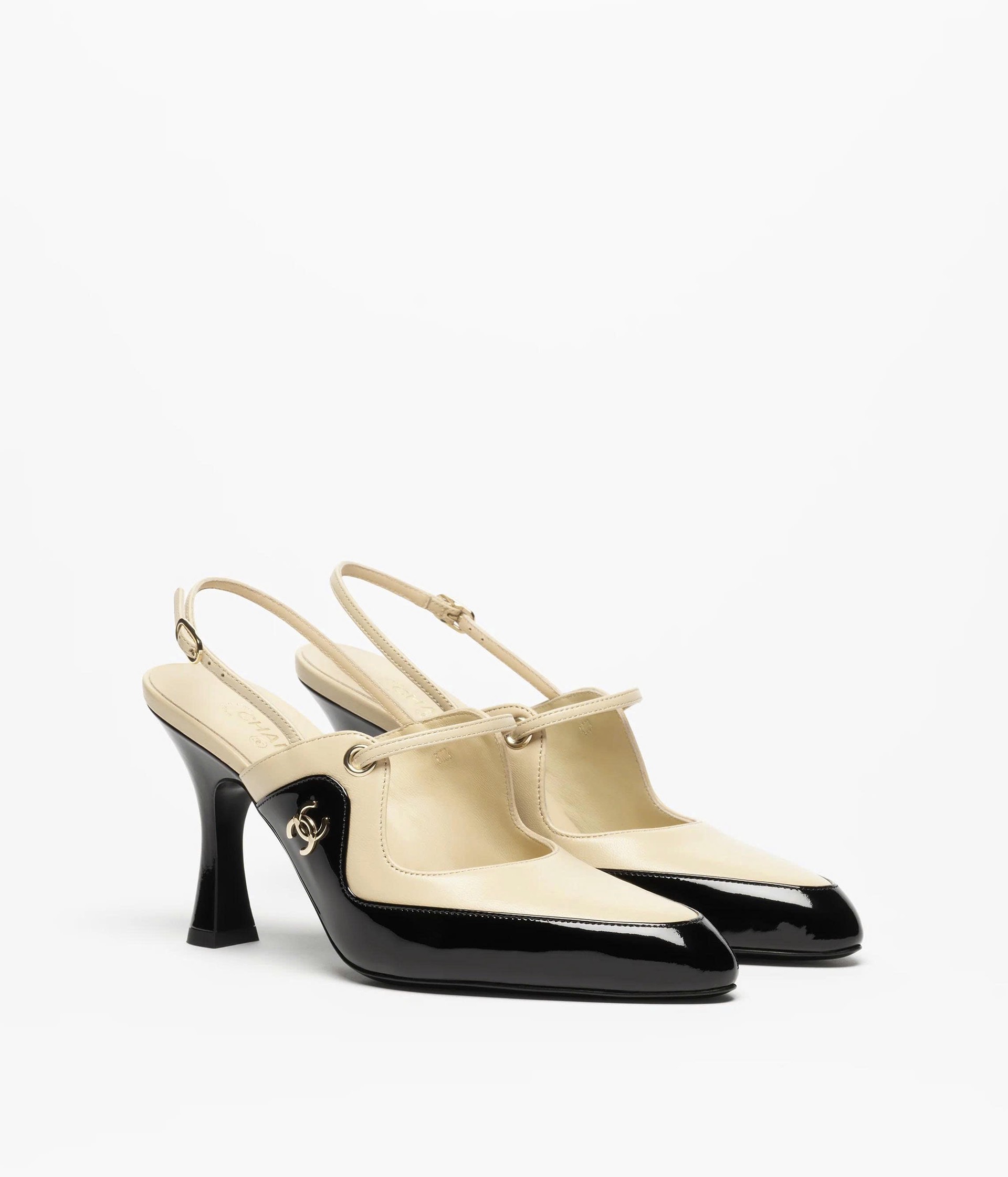 Hinh anh Matthieu Blazy và cuộc tái định nghĩa giày two-tone của CHANEL 19