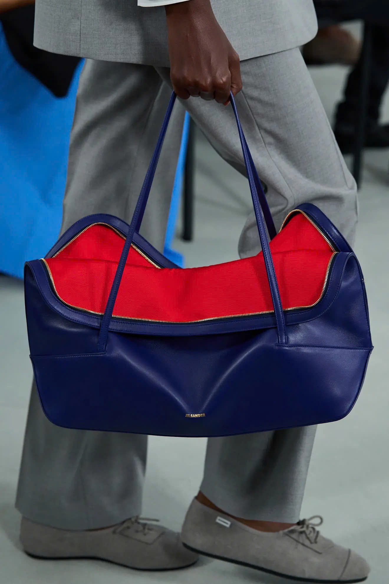 Hinh anh Bức tranh phụ Kiện Milan Fashion Week SS27: Đại tiệc của màu sắc, hào nhoáng và sự bất tuân 12