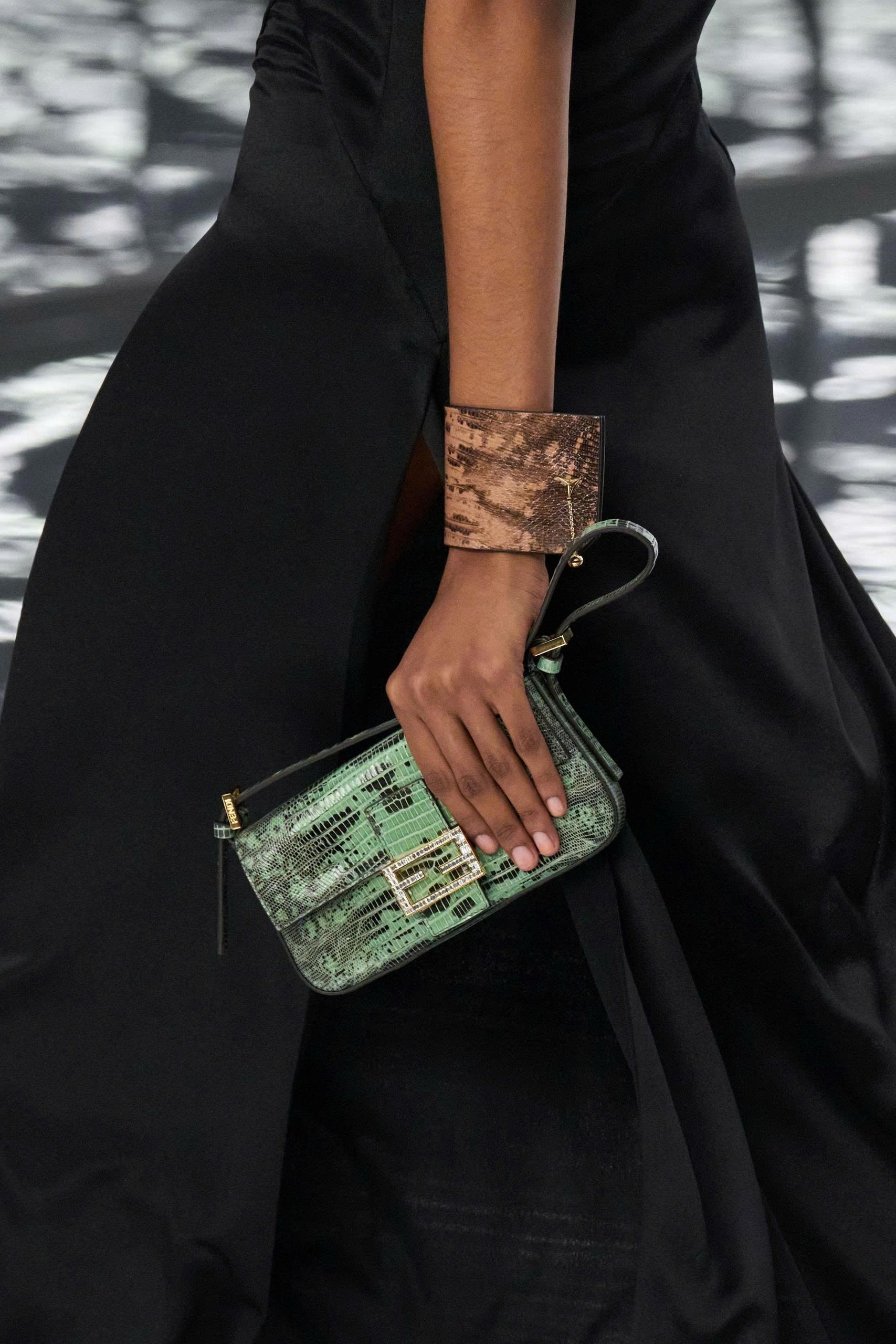 Hinh anh Bức tranh phụ Kiện Milan Fashion Week SS27: Đại tiệc của màu sắc, hào nhoáng và sự bất tuân 10