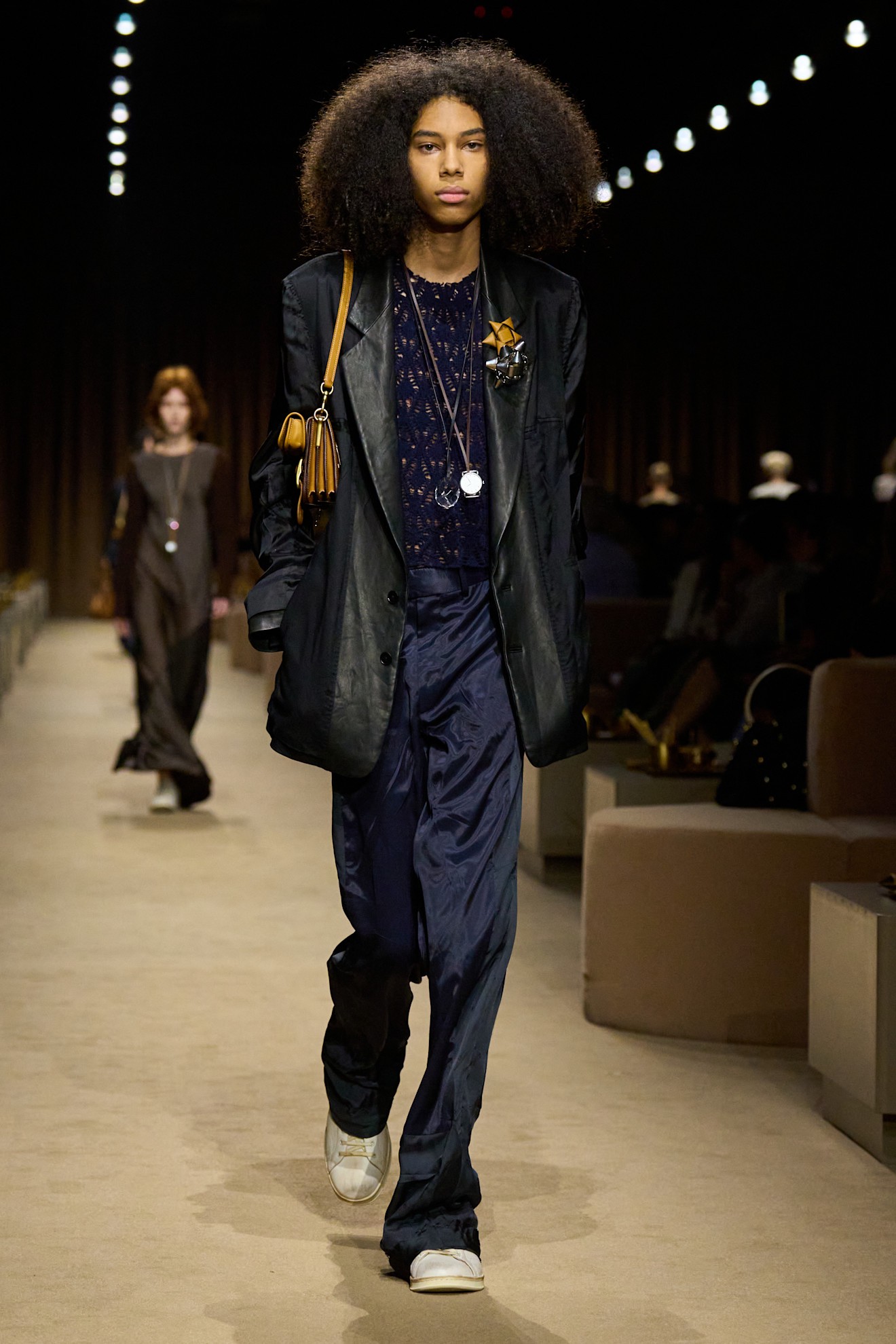 Hinh anh New York Fashion Week SS 2027: Khi xa xỉ hạ mình trước cơn bão lạm phát 45