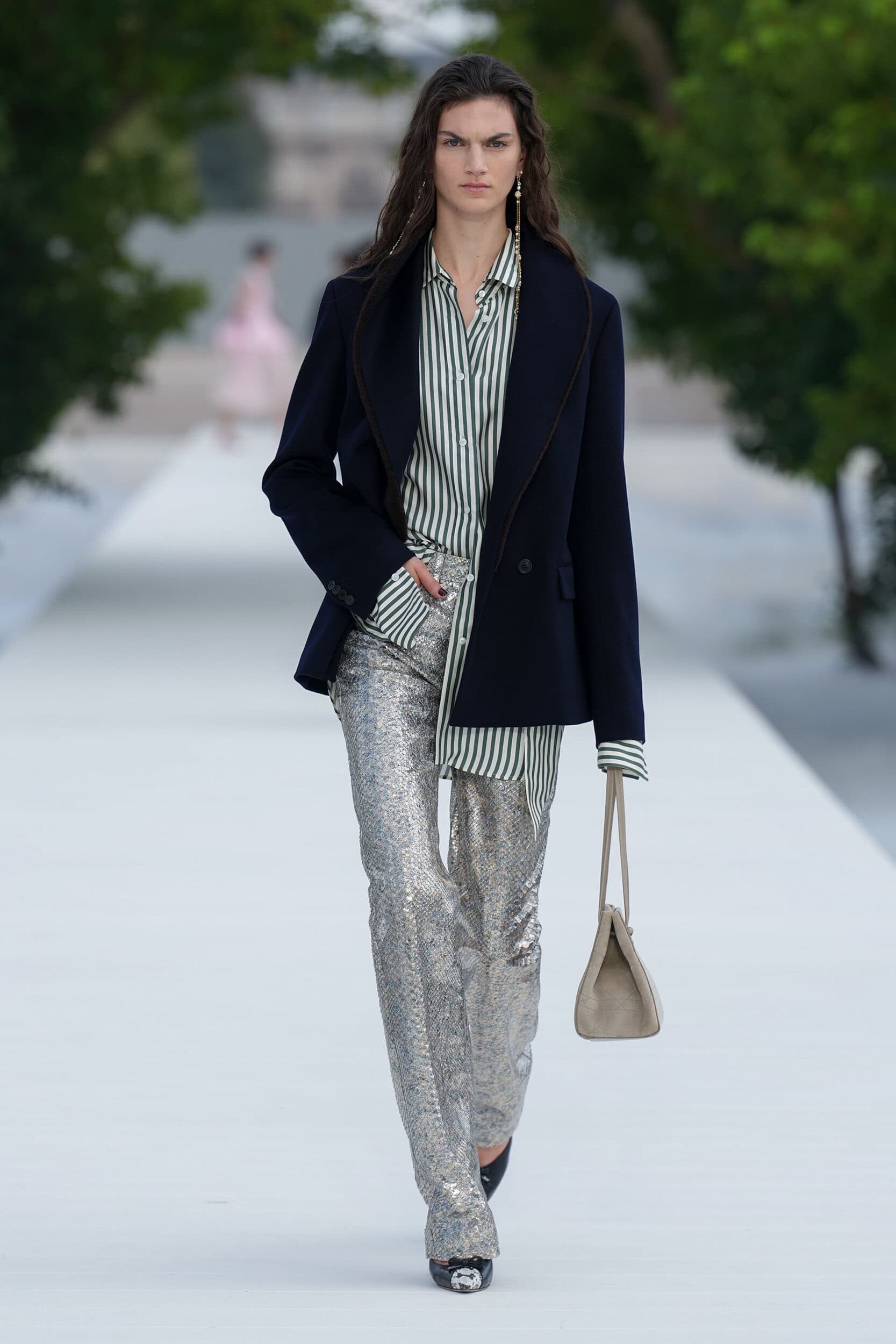 Hinh anh Jonathan Anderson ươm vườn hoa xuân cho Dior Xuân Hè 2027  13