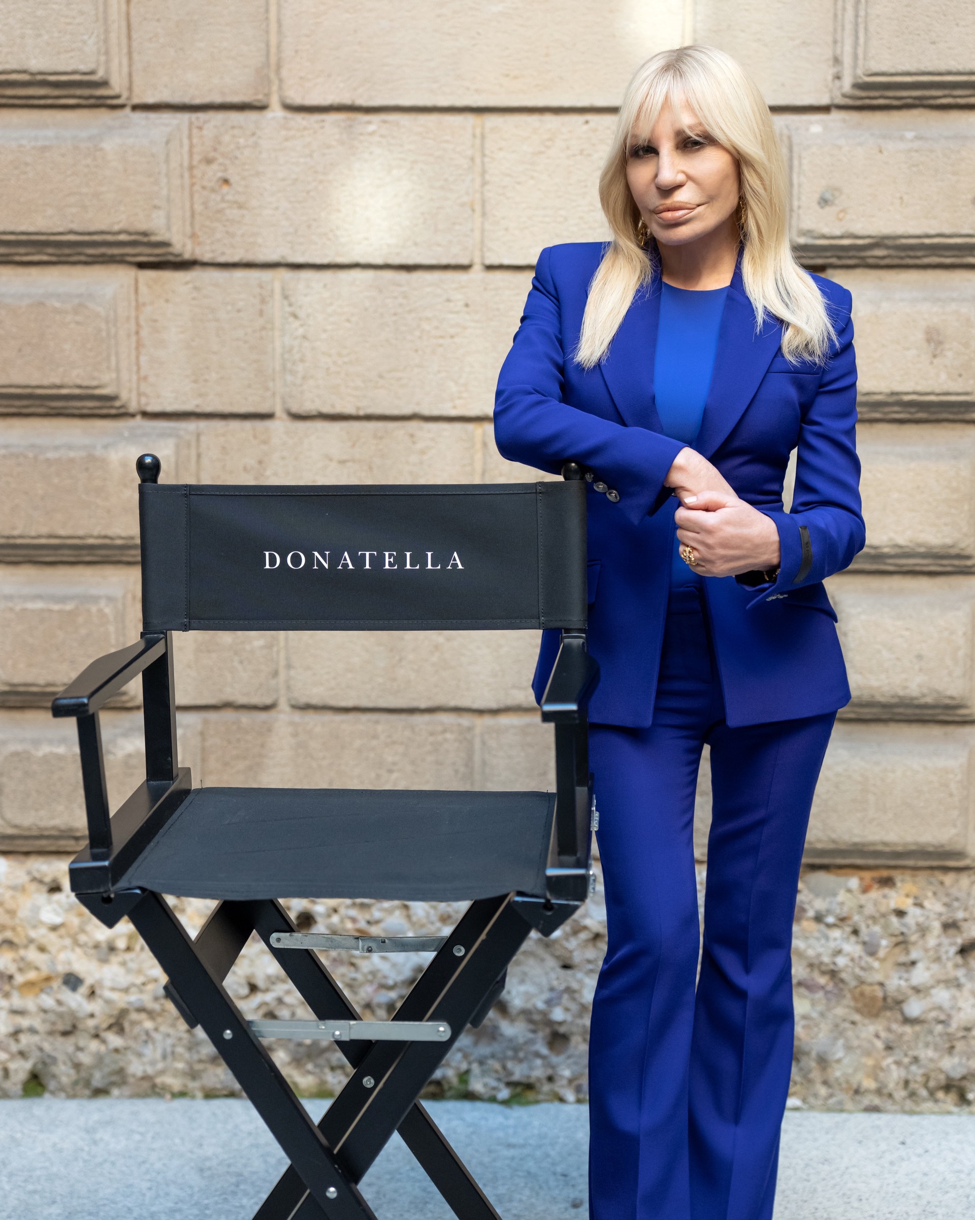 Hinh anh Donatella Versace và Revolve: Cuộc bắt tay giữa sáng tạo và công nghệ 2