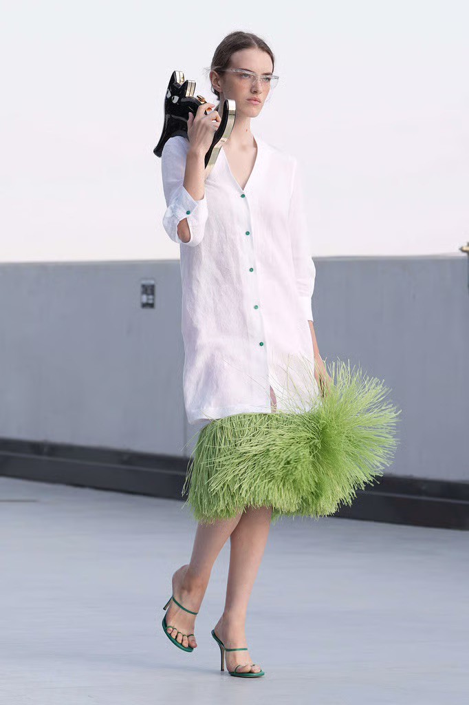 Hinh anh Moschino Spring/Summer 2027: Vẫn hài hước, nhưng cần thực tế hơn 2