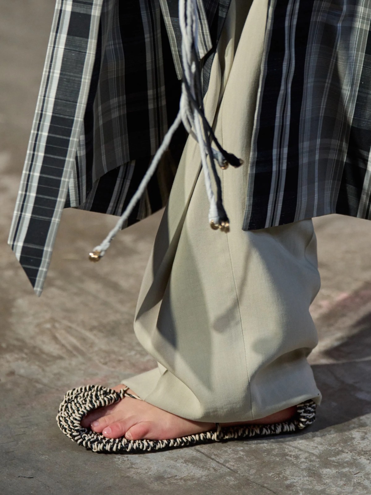 Hinh anh New York Fashion Week SS 2027: Khi xa xỉ hạ mình trước cơn bão lạm phát 28