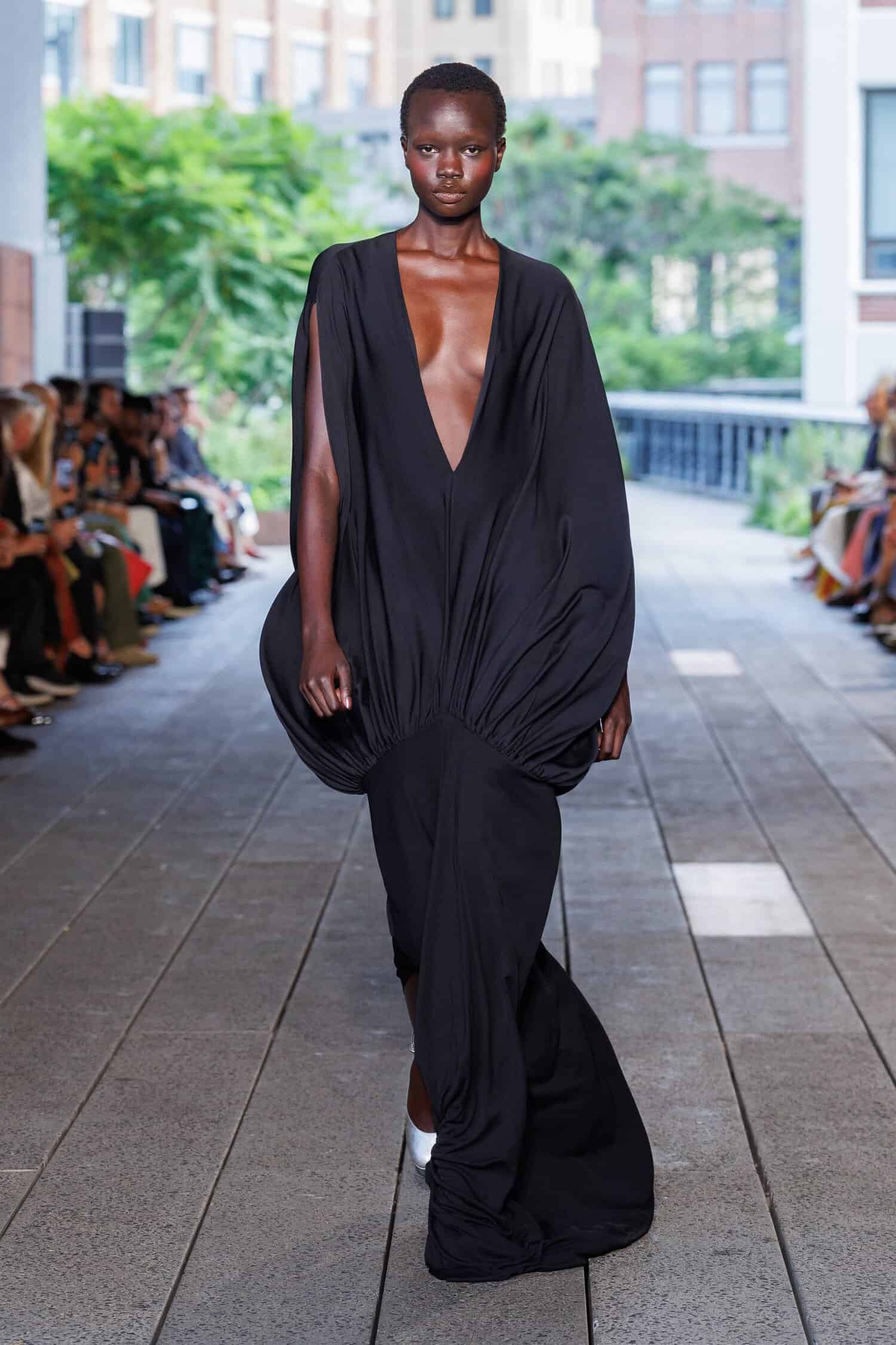 Hinh anh New York Fashion Week SS 2027: Khi xa xỉ hạ mình trước cơn bão lạm phát 41