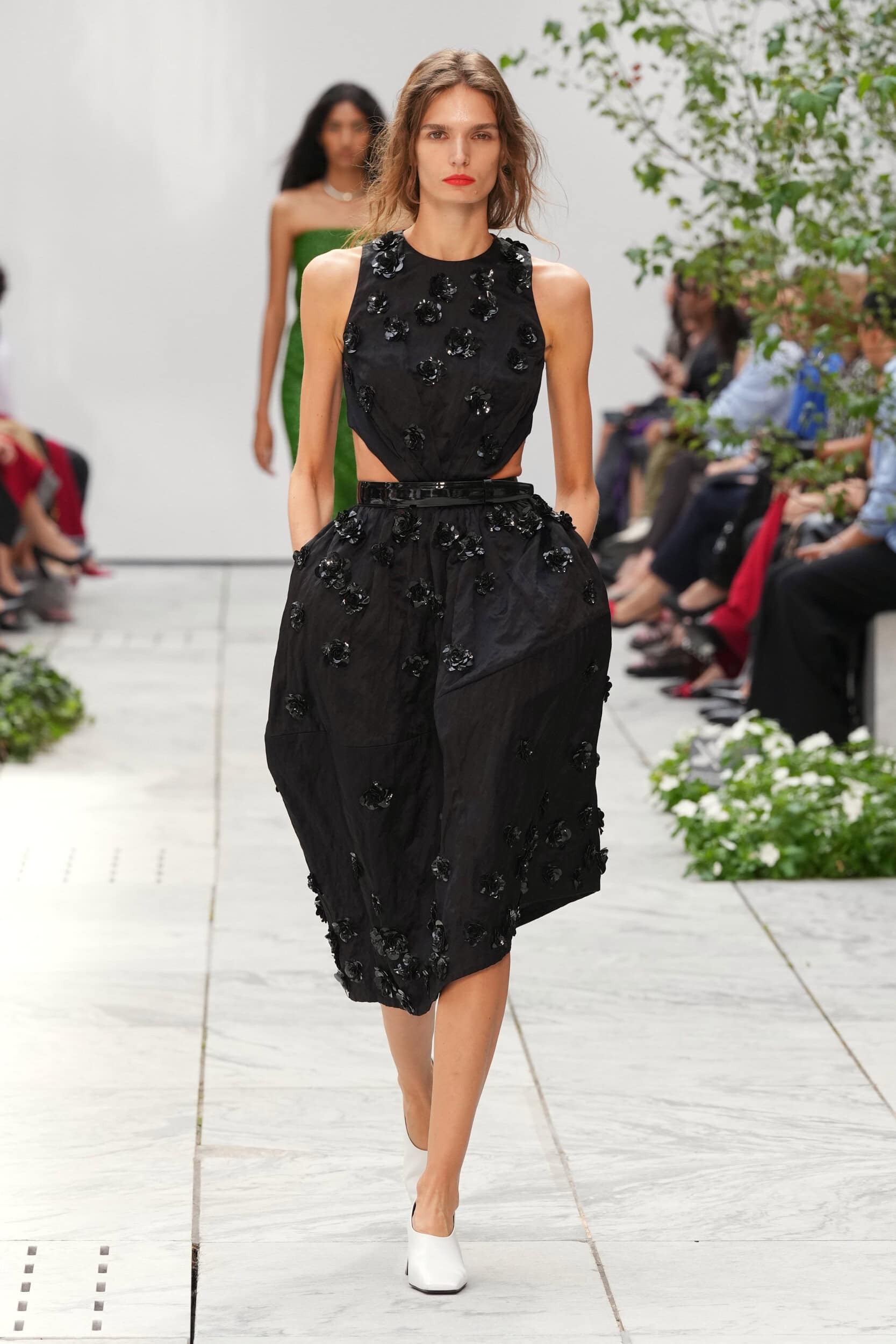 Hinh anh New York Fashion Week SS 2027: Khi xa xỉ hạ mình trước cơn bão lạm phát 12