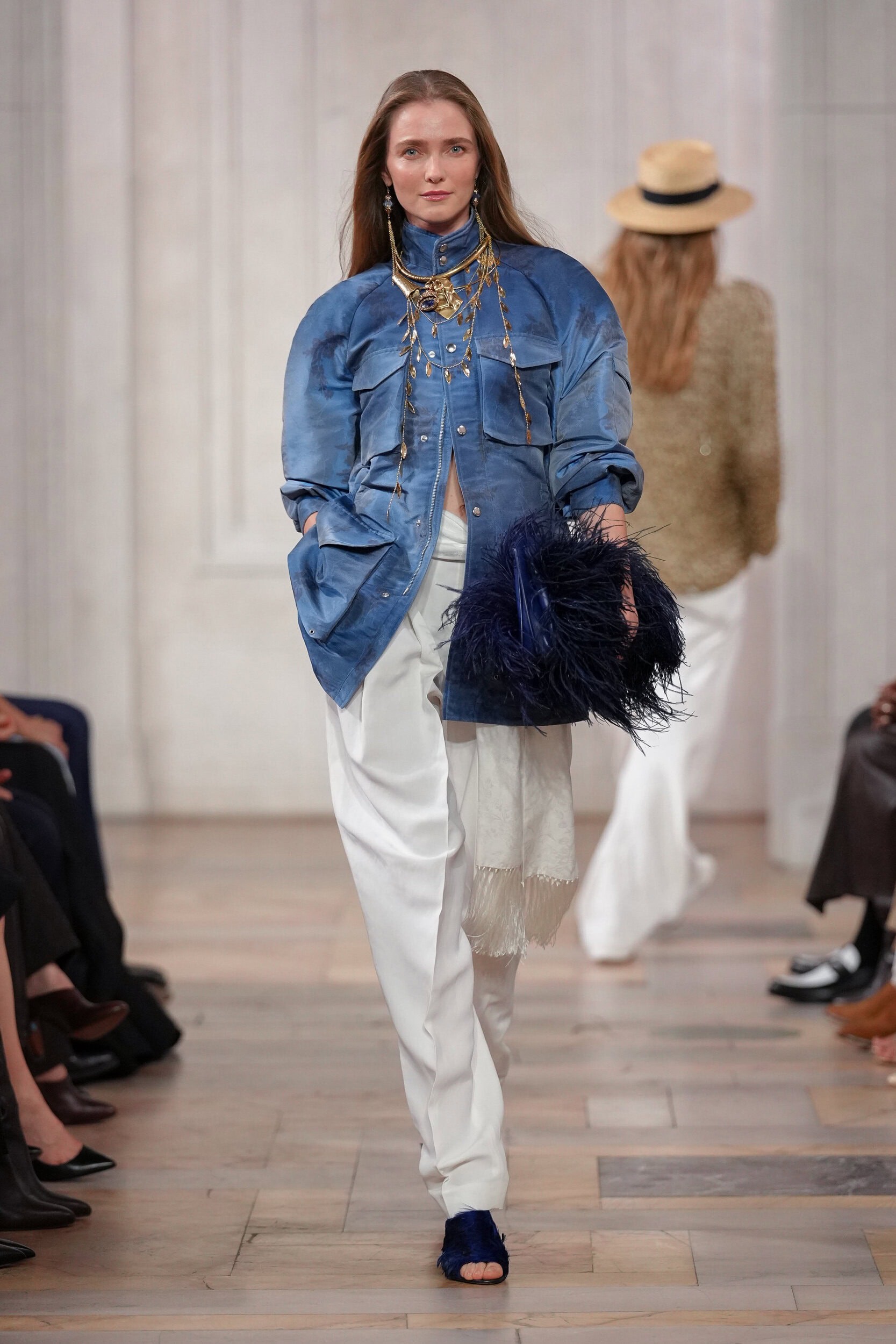 Hinh anh New York Fashion Week SS 2027: Khi xa xỉ hạ mình trước cơn bão lạm phát 4
