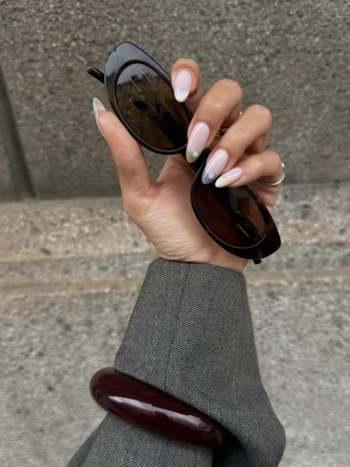 Hinh anh Sunglass Nails SS27 - Sắc thái mới của kiểu móng thủy tinh 8