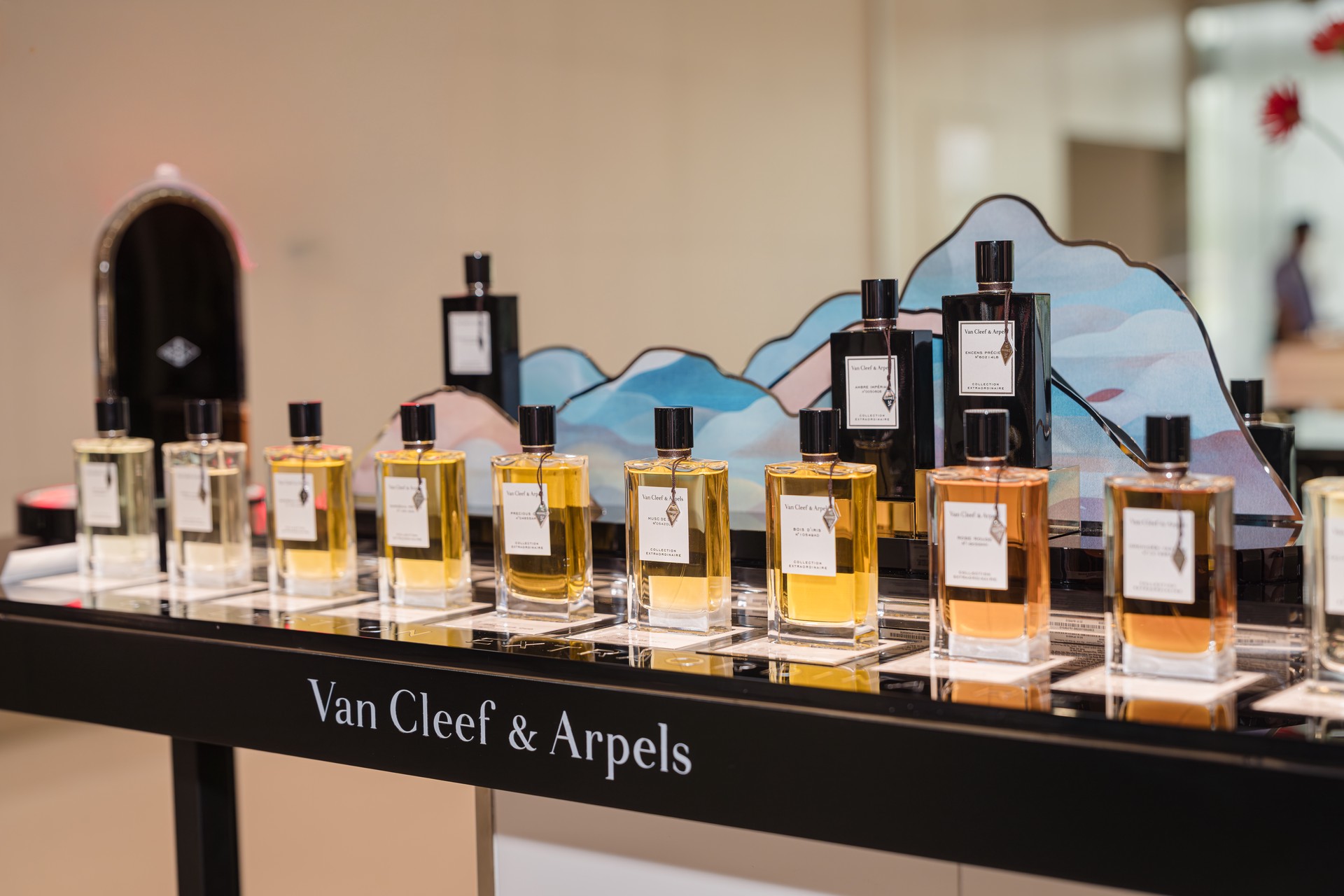 Hinh anh Van Cleef & Arpels khai mở không gian mùi hương tại TP.HCM 3