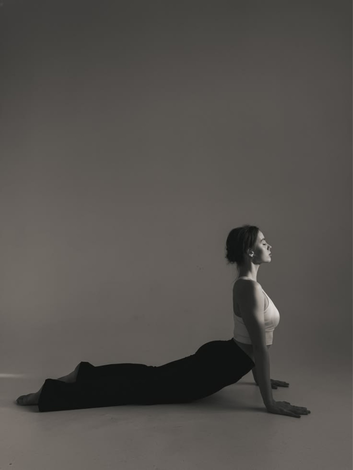 Hinh anh 5 động tác yoga cho những ngày cảm xúc “quá tải”  1
