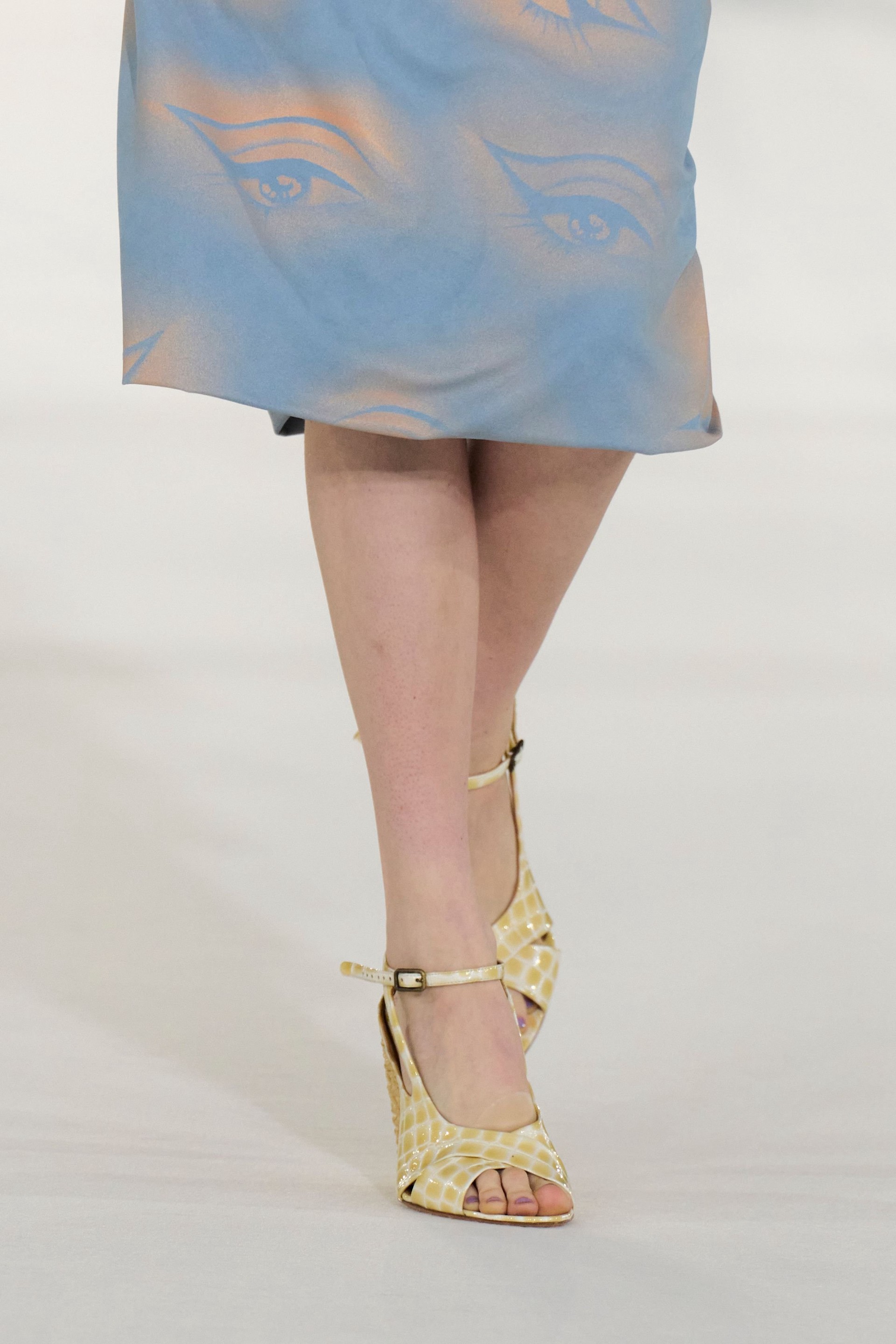 Hinh anh Dries Van Noten Xuân Hè 2027: “Nữ minh tinh” toả sáng trên đường phố 43