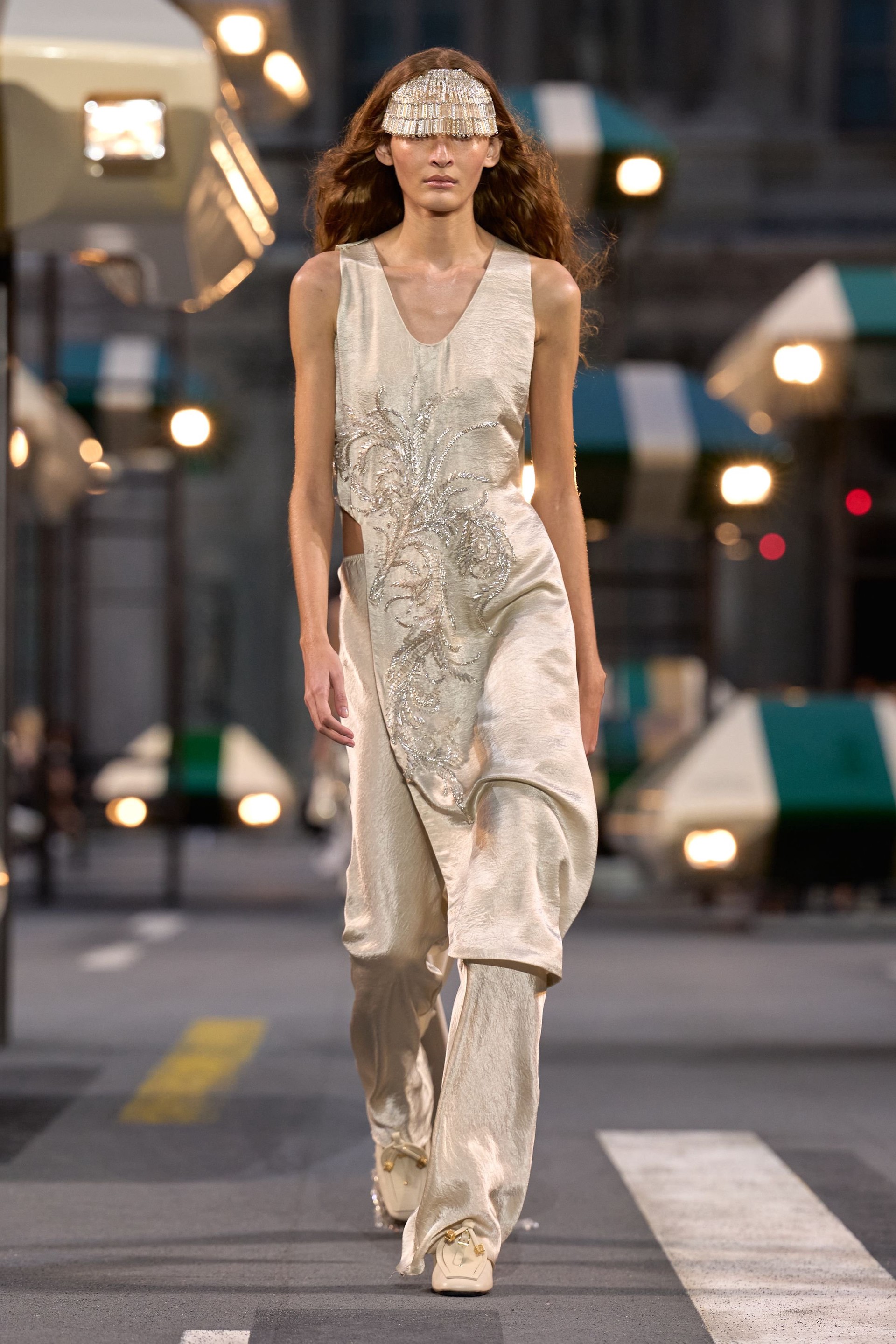 Hinh anh Louis Vuitton Spring/Summer 2027: Quá khứ, hiện tại và tương lai sóng bước trên đại lộ thời gian 26