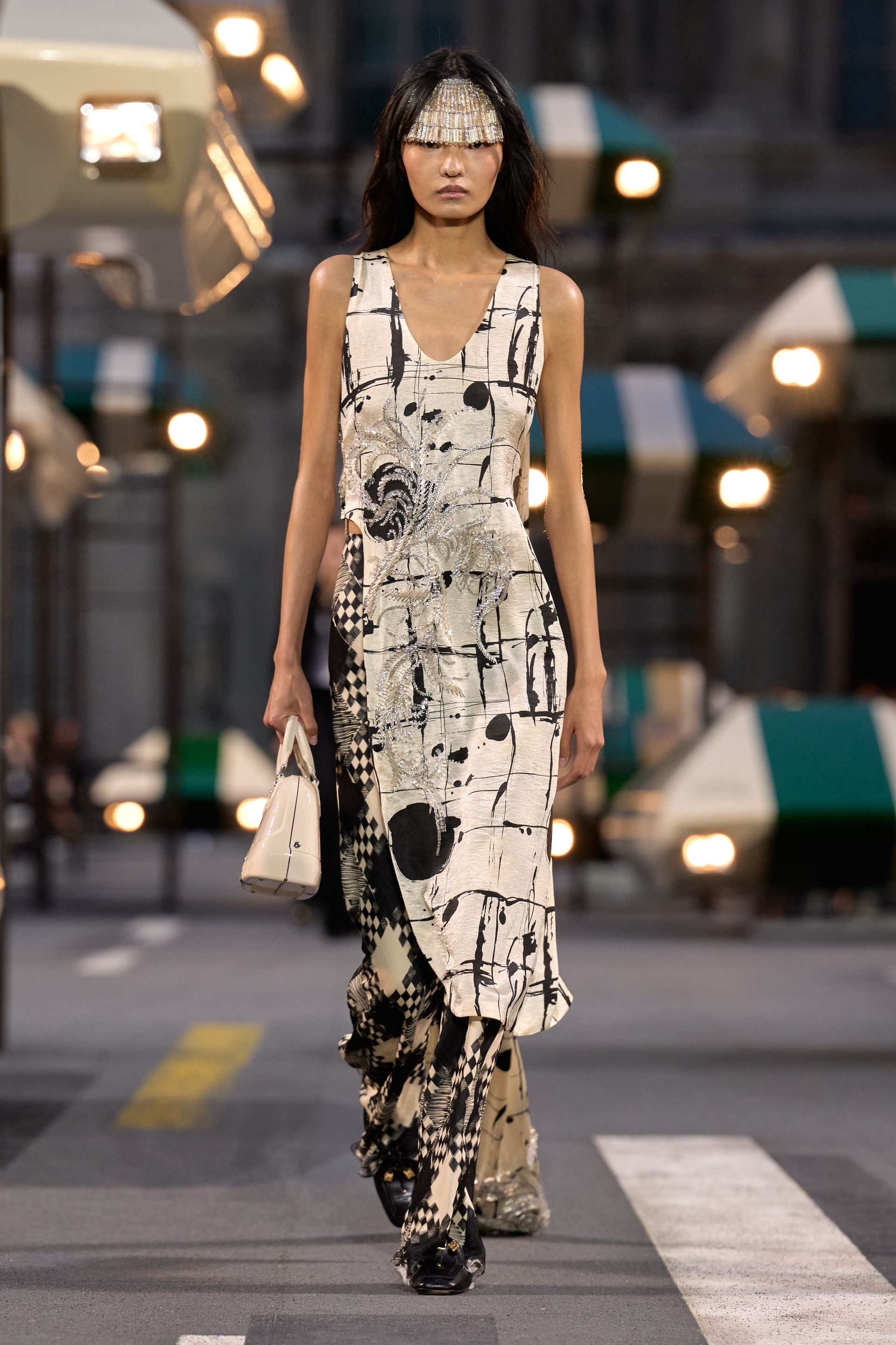 Hinh anh Louis Vuitton Spring/Summer 2027: Quá khứ, hiện tại và tương lai sóng bước trên đại lộ thời gian 34