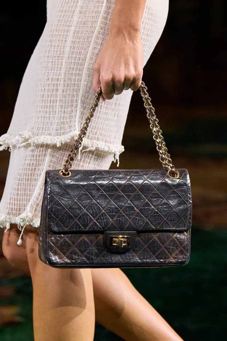 Hinh anh Blazy gọi quá trình này là “Chanel-ized”. 19