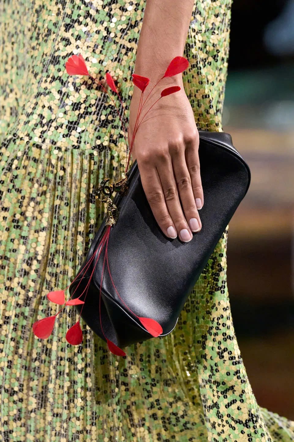 Hinh anh Blazy gọi quá trình này là “Chanel-ized”. 22