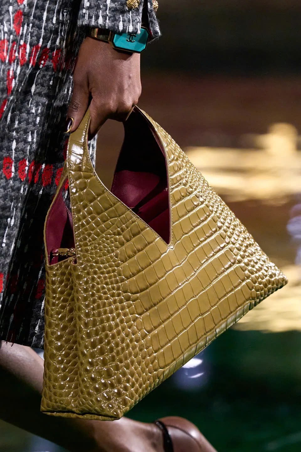 Hinh anh Blazy gọi quá trình này là “Chanel-ized”. 24