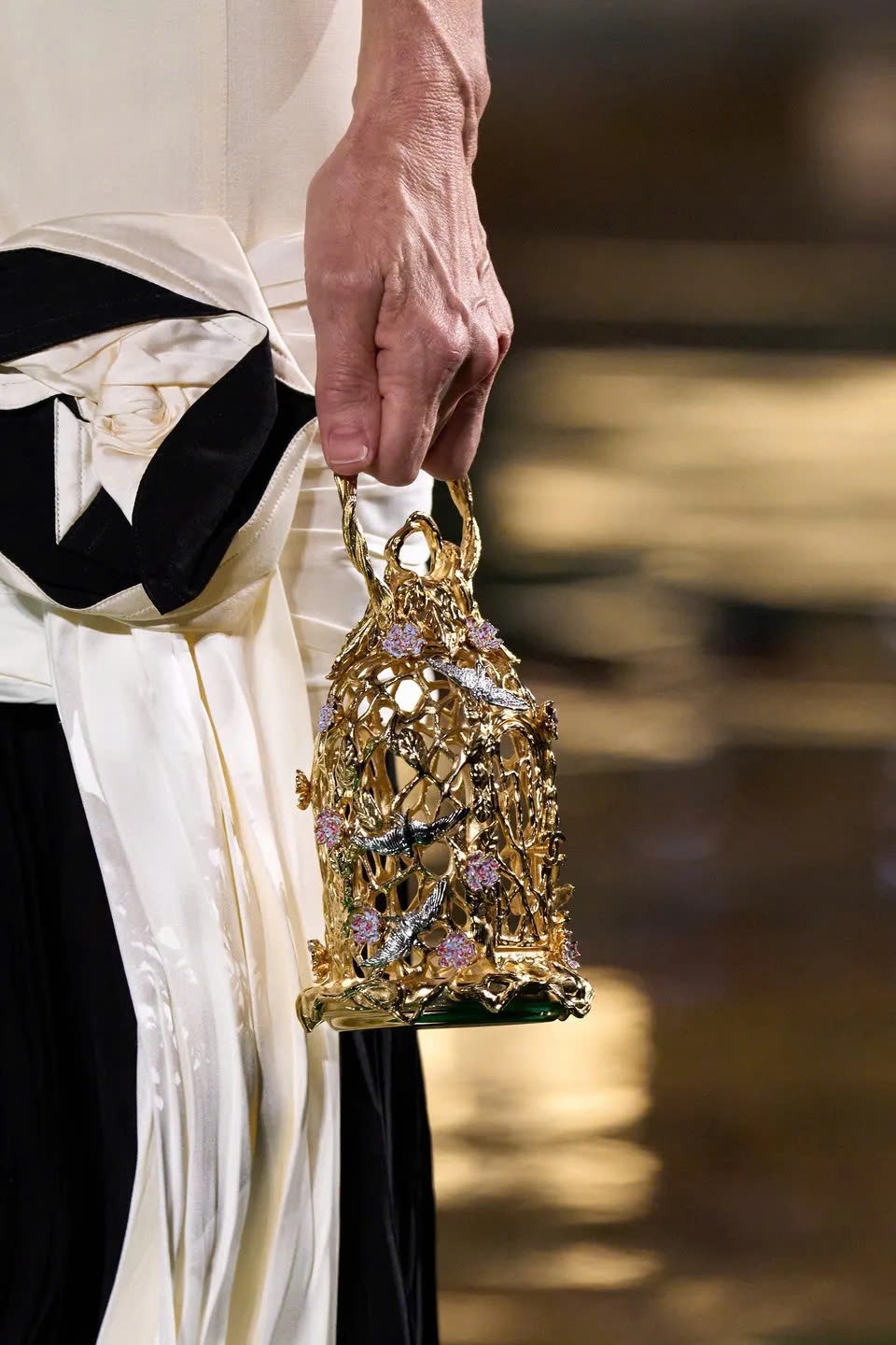 Hinh anh Blazy gọi quá trình này là “Chanel-ized”. 23