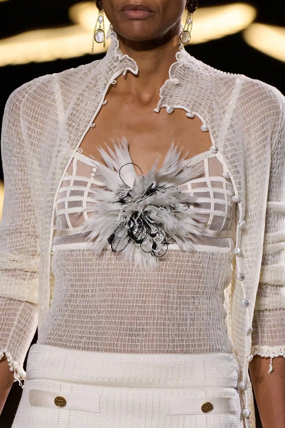 Hinh anh Blazy gọi quá trình này là “Chanel-ized”. 26