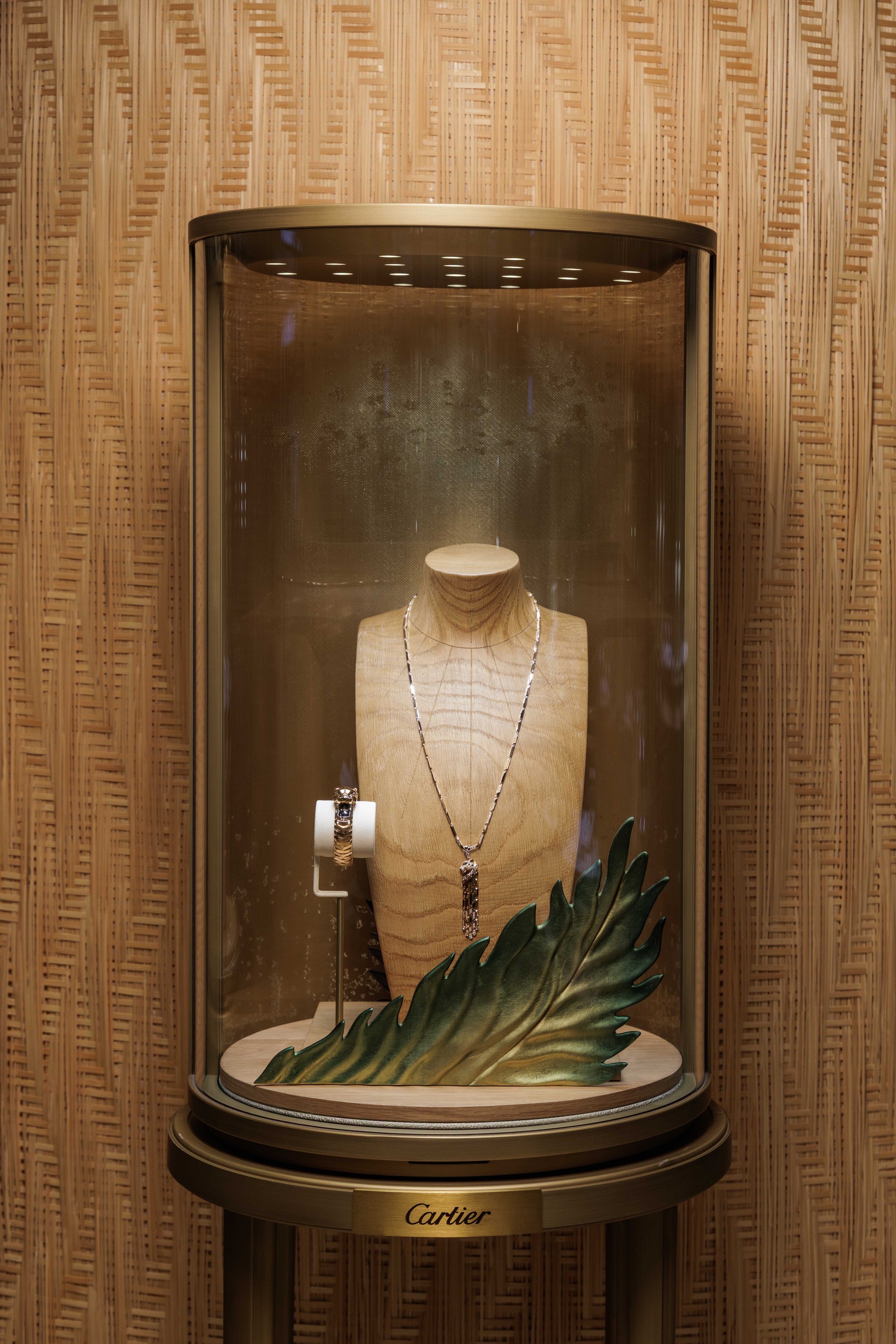 Hinh anh Cartier đưa vũ trụ “Into the Wild” đến Emporium Boutique 2