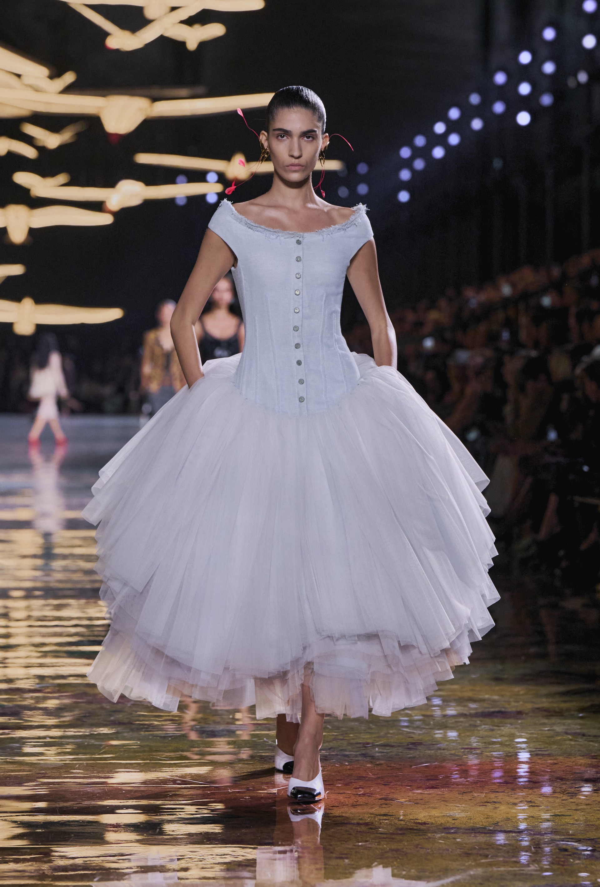 Hinh anh Blazy gọi quá trình này là “Chanel-ized”. 10
