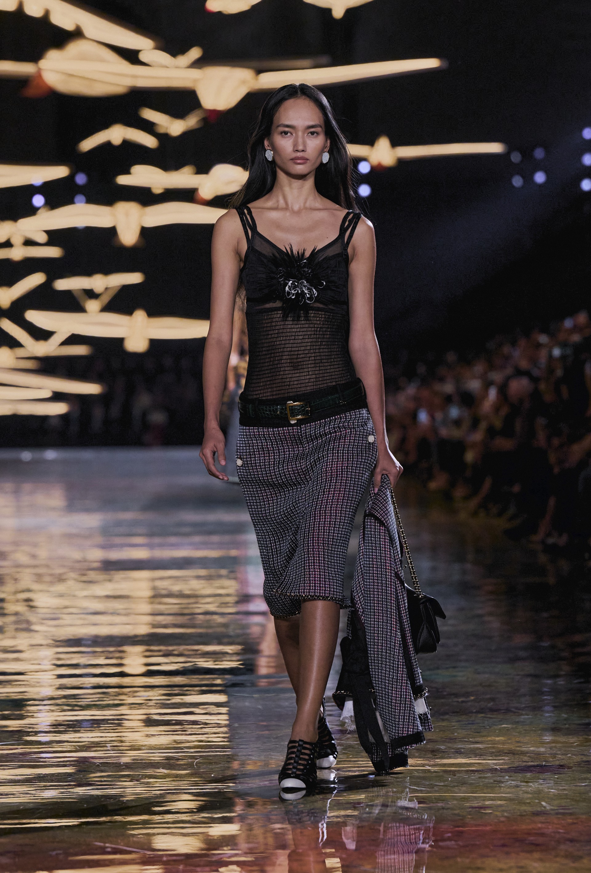 Hinh anh Blazy gọi quá trình này là “Chanel-ized”. 1